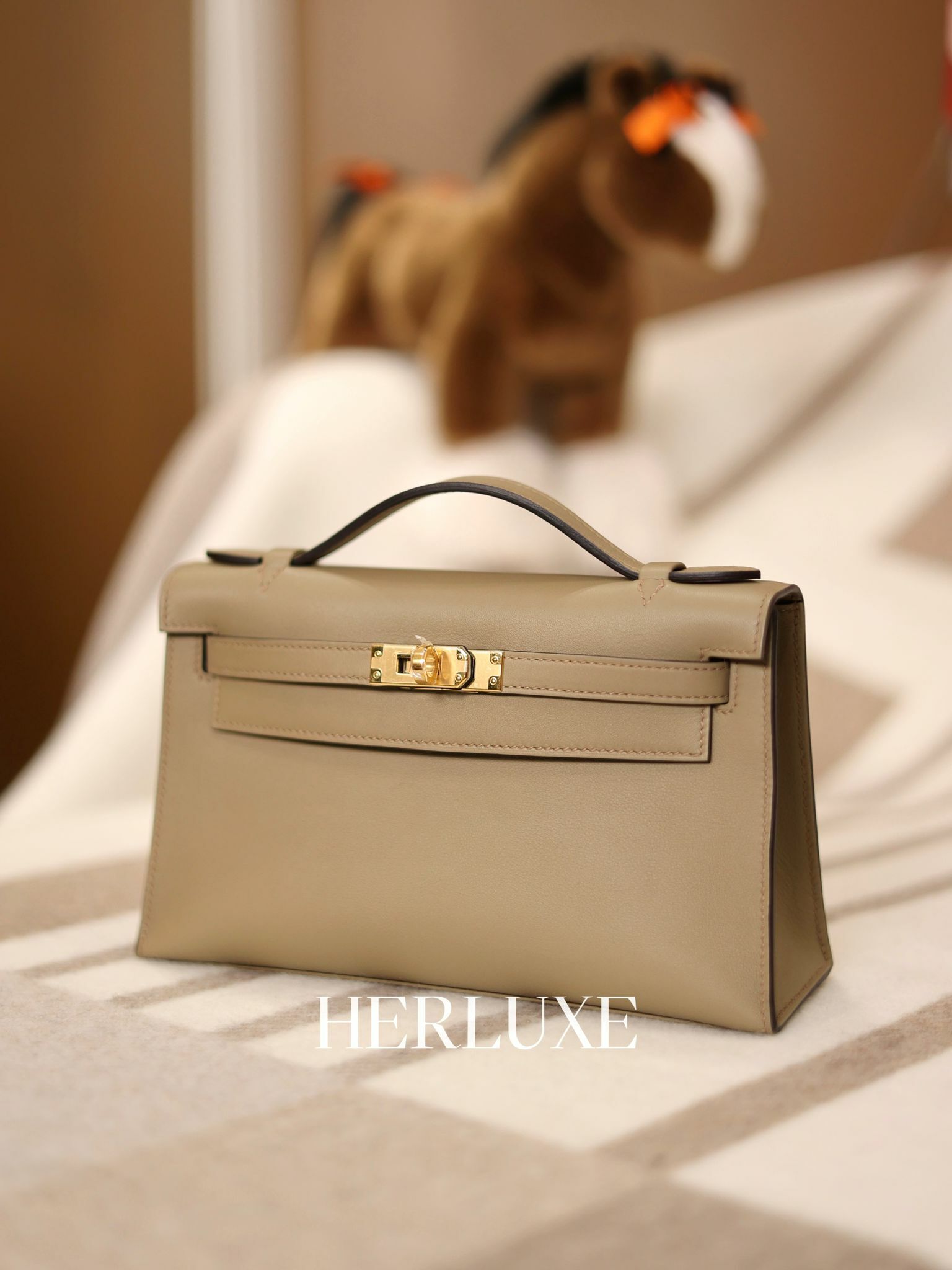 Kelly pochette 8Q beige marfa  cc swift w