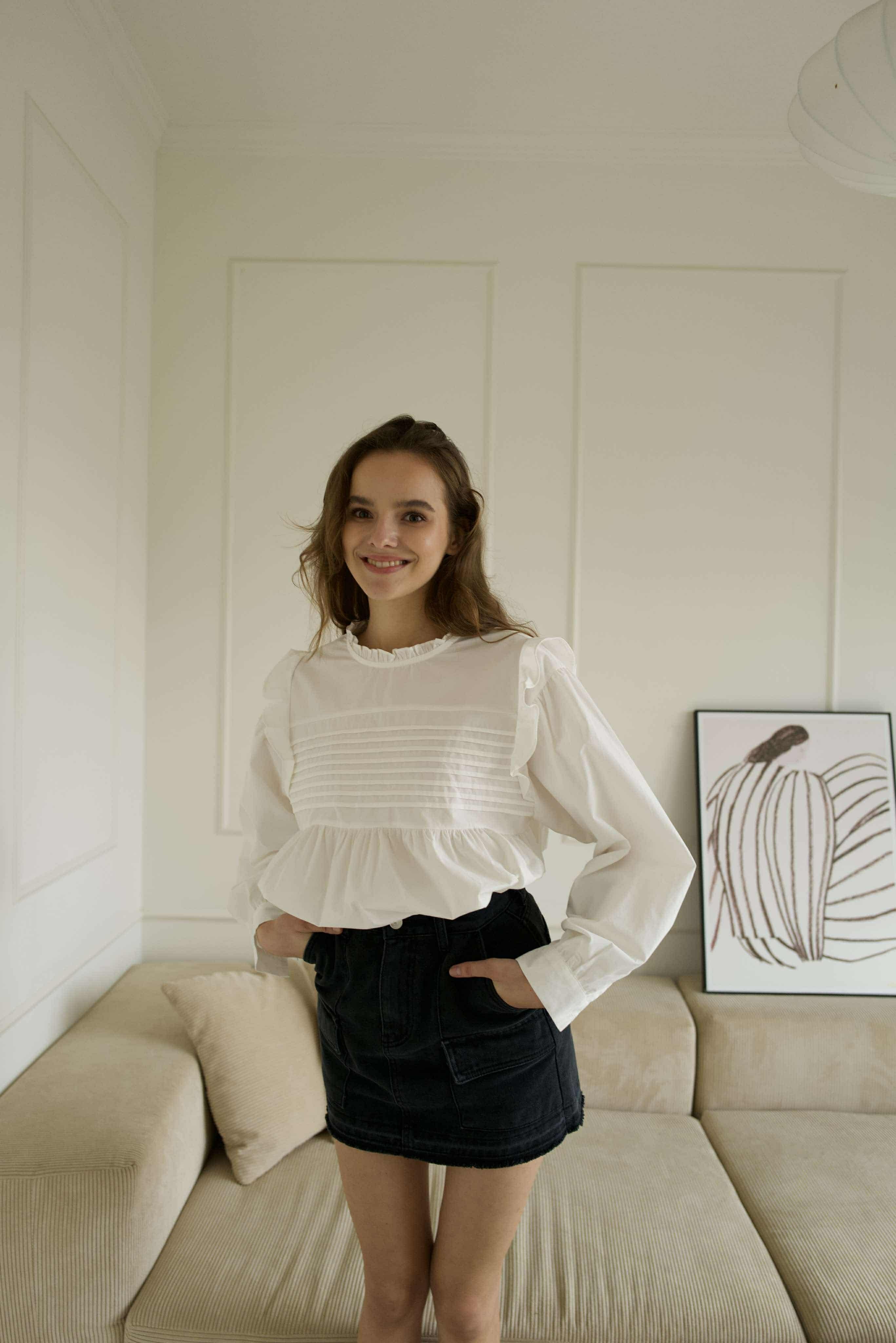 NV23 電商感荷葉邊打摺長袖上衣（現貨）