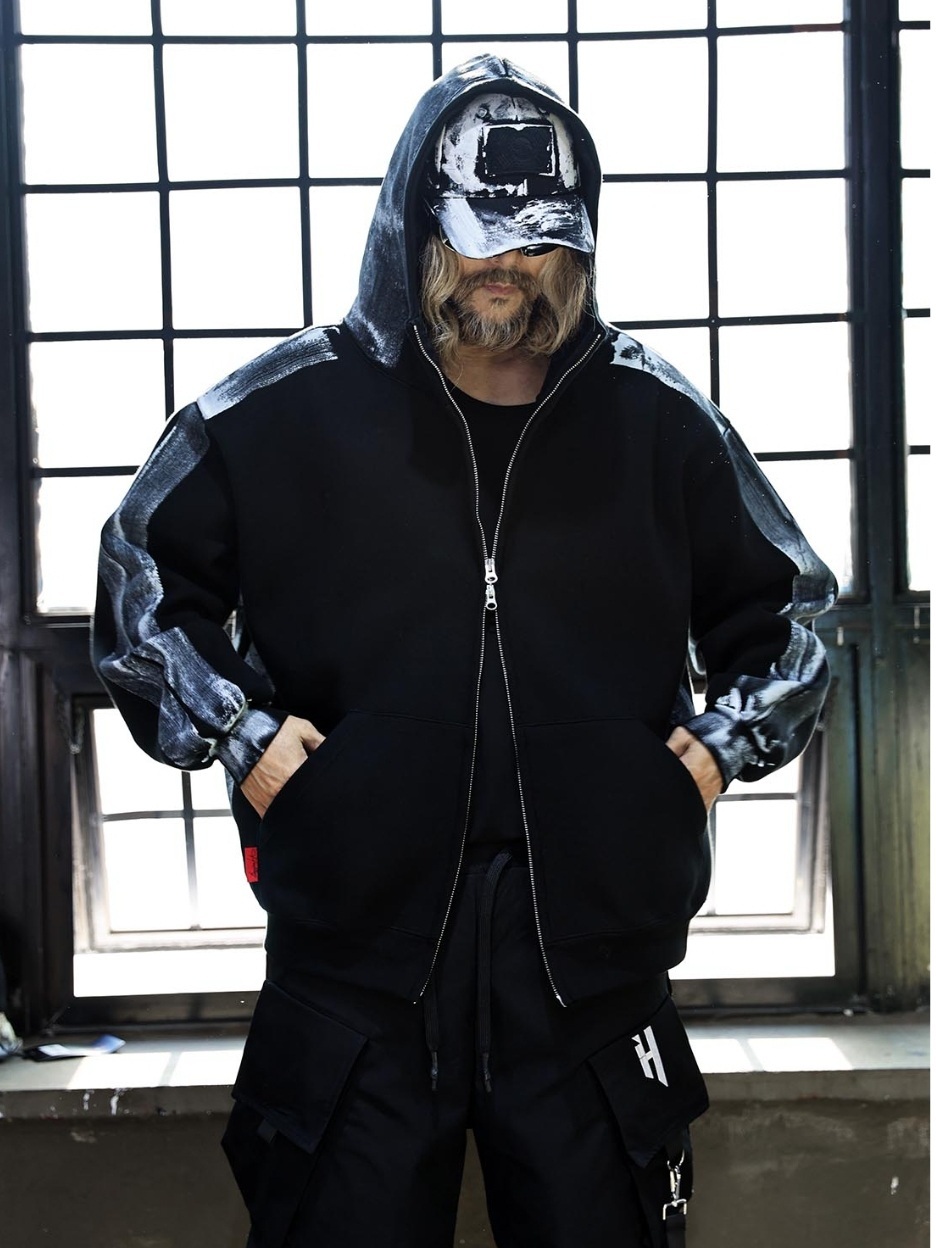 側邊噴漆連帽拉鍊外套