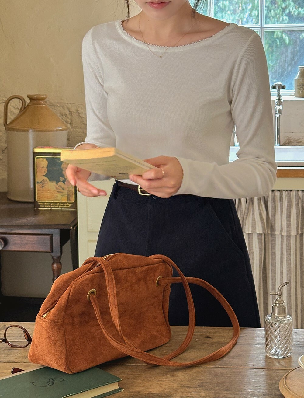 韓國grace muse授權 秋冬百搭柔美蕾絲滾邊圓領上衣