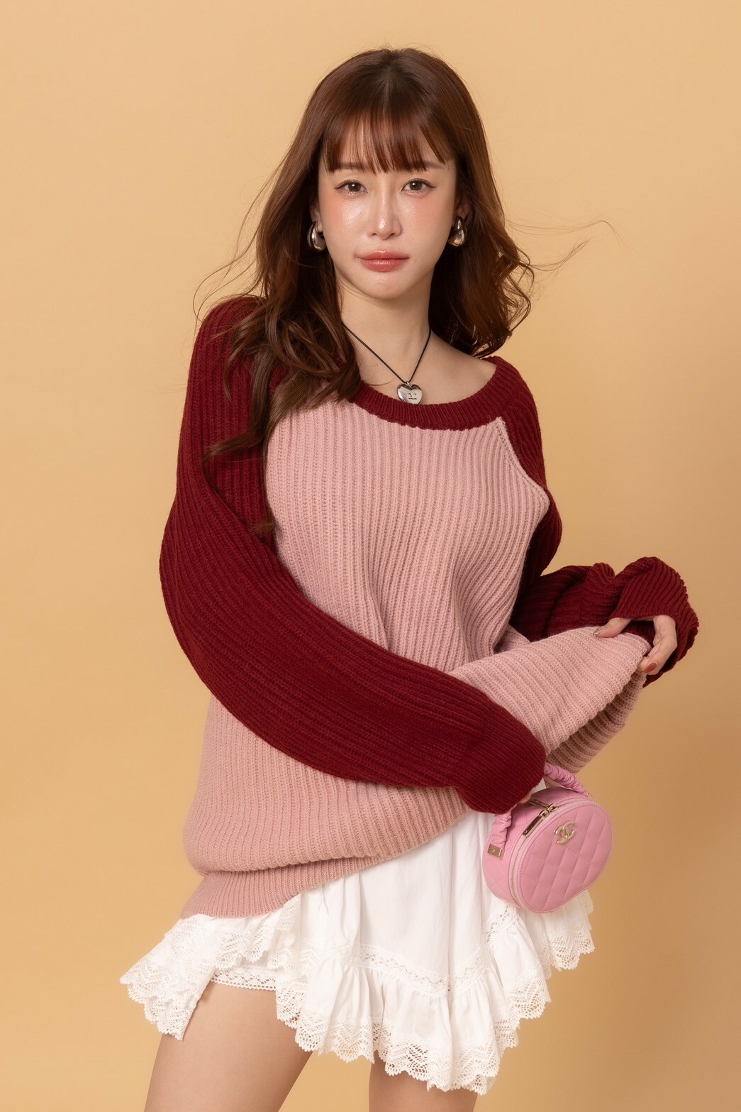刺繡配色針織上衣_AMISSA（粉紅）