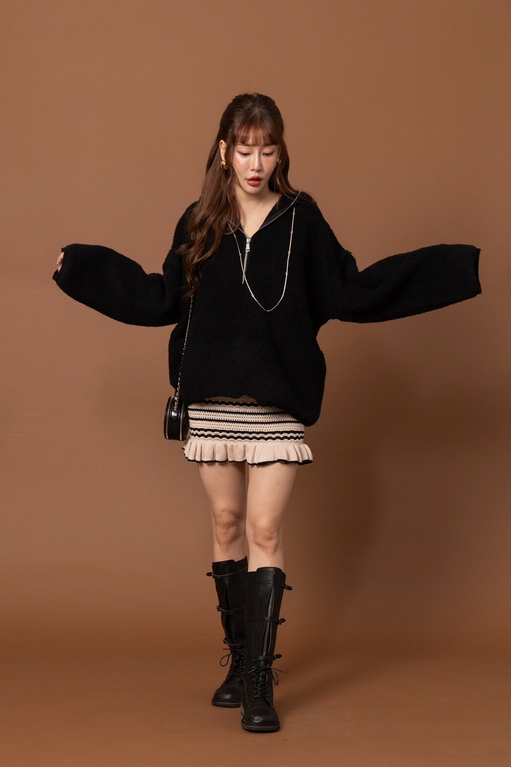 Q毛拉鍊連帽上衣_AMISSA（黑）