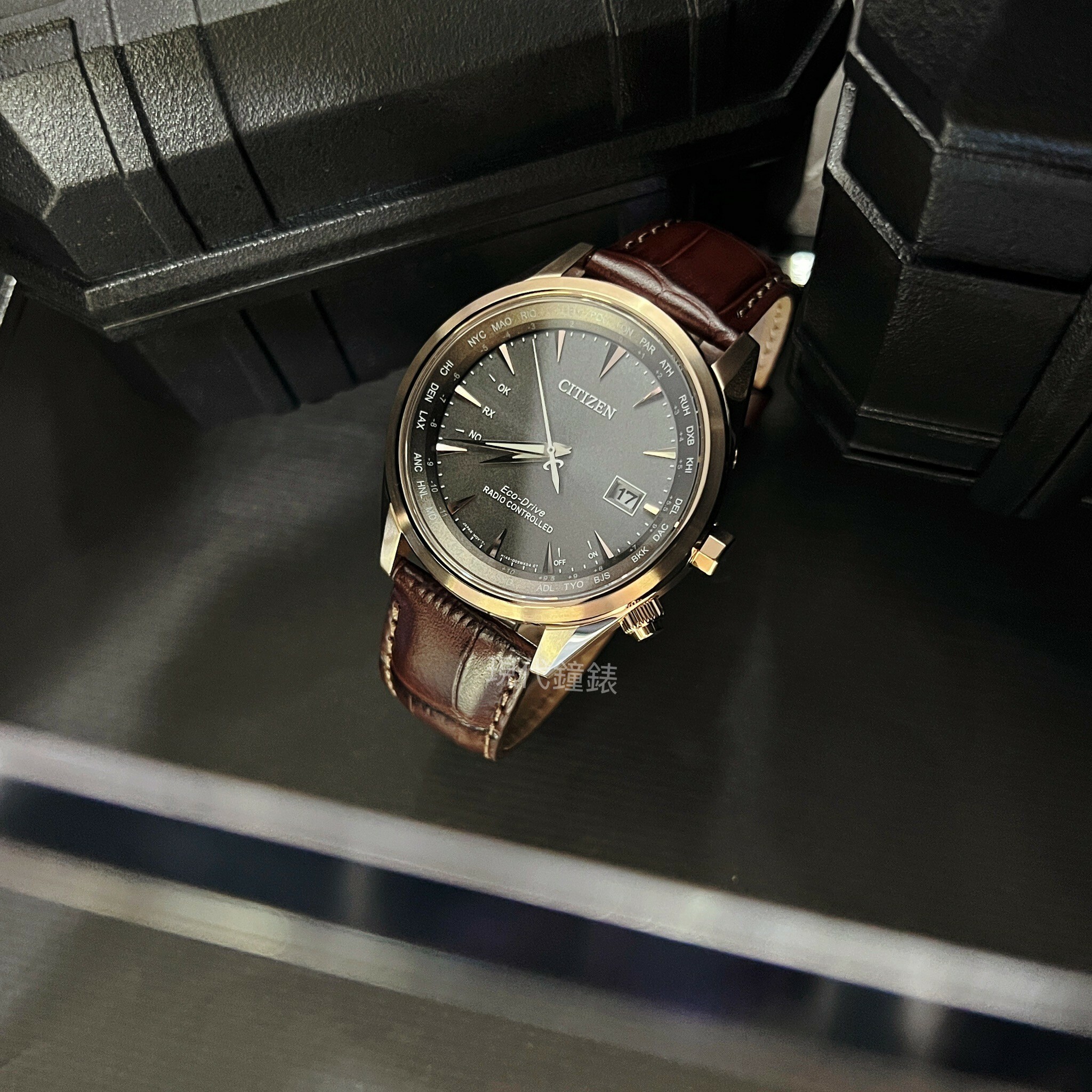 【CITIZEN 星辰】GENT'S系列 沉穩灰電波皮帶男錶 CB0273-11H 43mm現代鐘錶