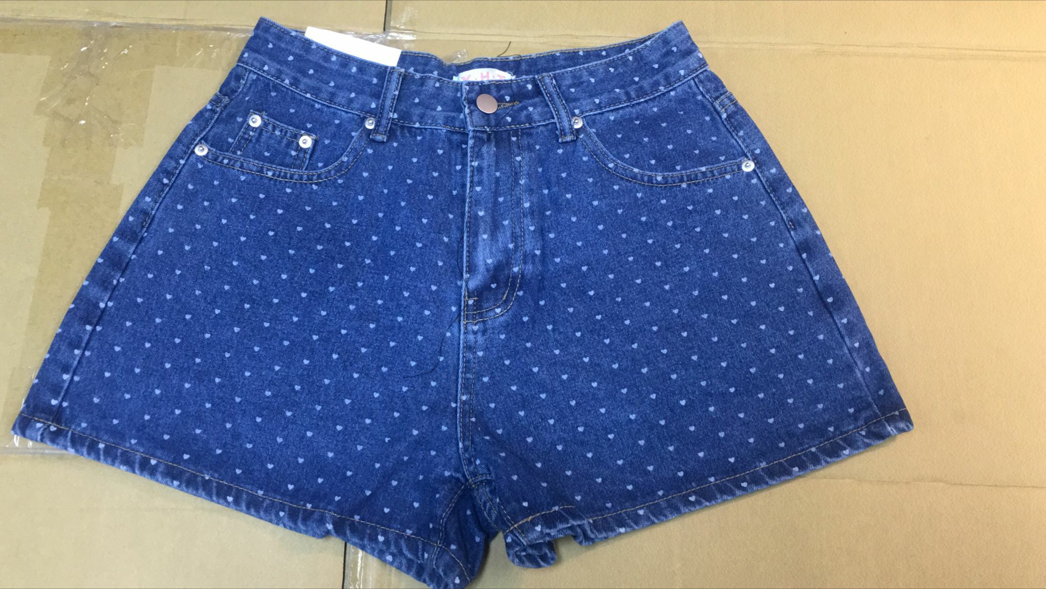 現貨 韓國心心牛仔短褲（此為清貨價貨品不設退換） (AT11 167)