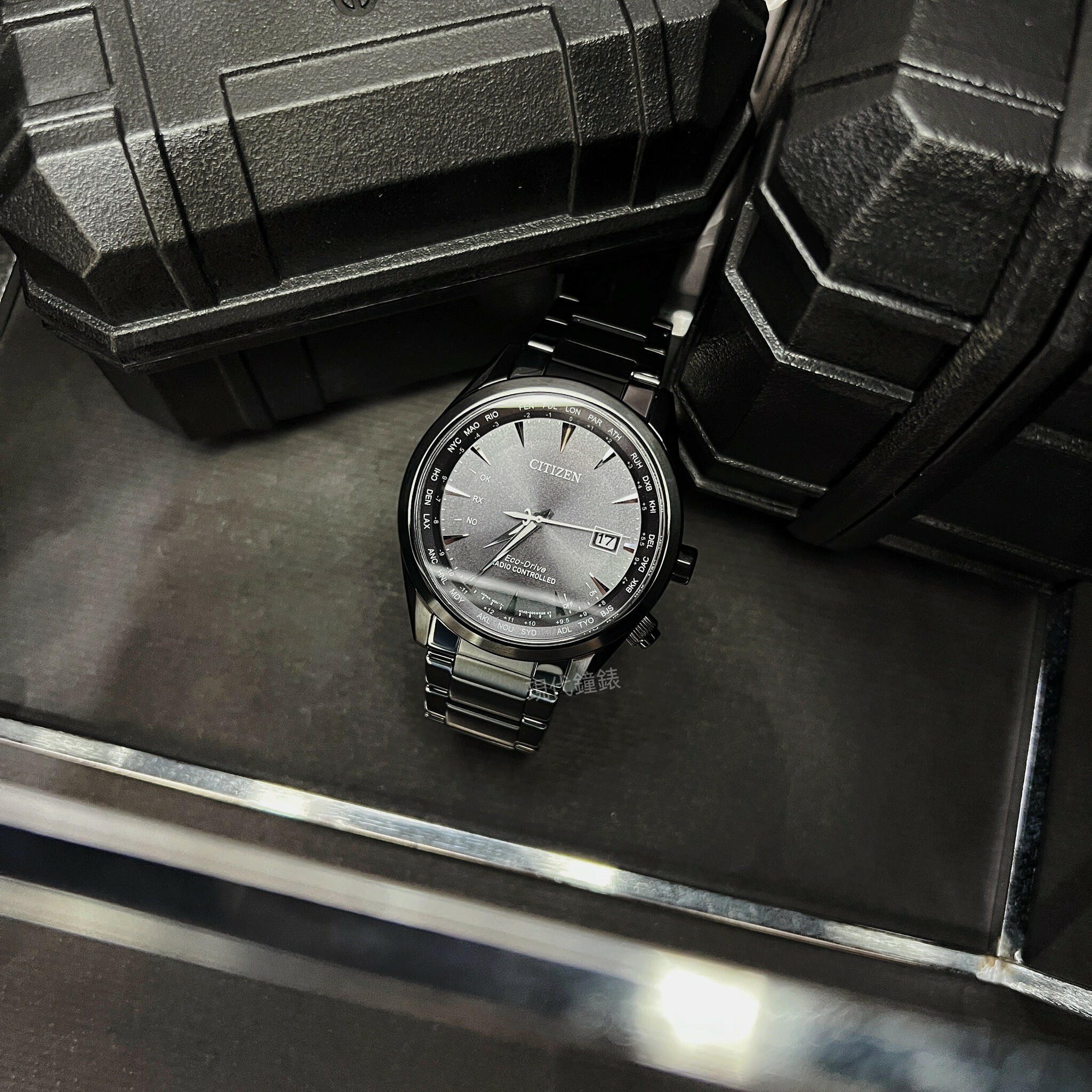 【CITIZEN 星辰】GENT'S系列 紳士黑電波男錶 CB0275-83E 43mm現代鐘錶