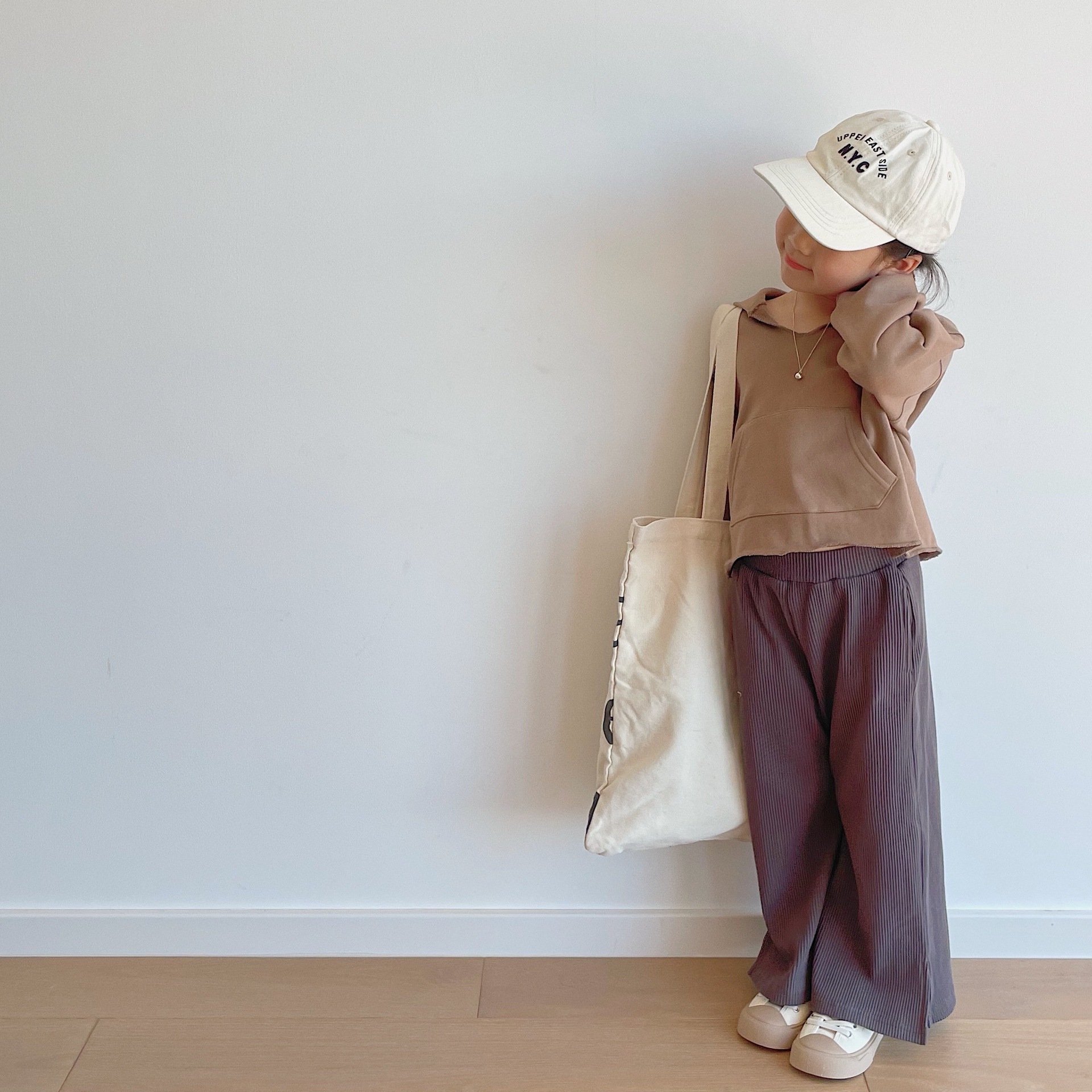 BOBOKIDS 親子寬版坑條休閒褲（深灰）-大女孩款