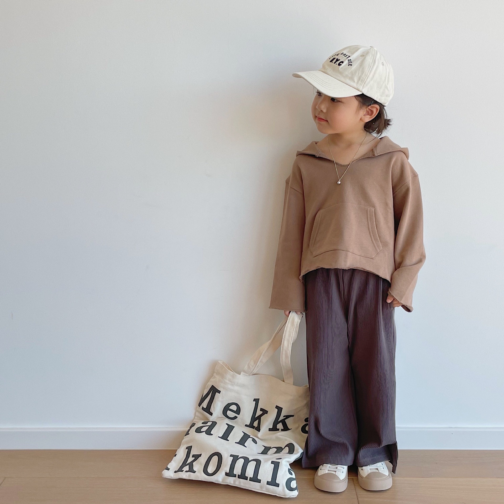 BOBOKIDS 親子寬版坑條休閒褲（深灰）-大女孩款