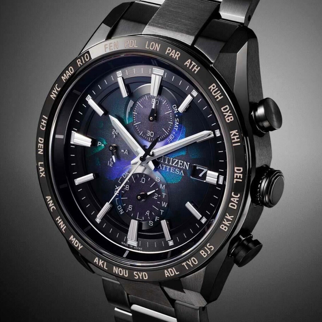 【CITIZEN 星辰】100週年限量宇宙幻彩 鈦金屬光動能電波手錶 AT8286-65E 42mm現代鐘錶