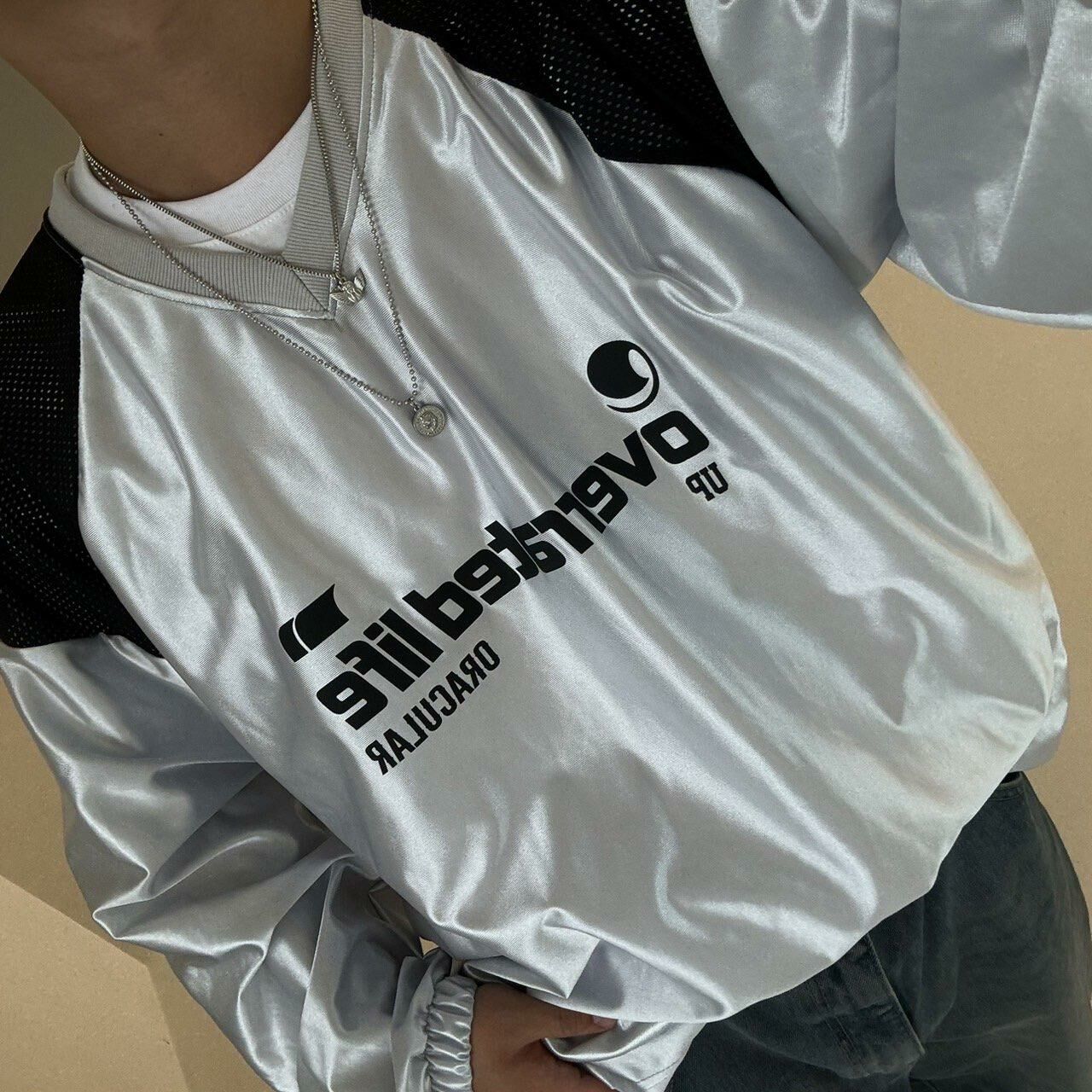 V領拼色英文字長袖衫 BY ATTENTION-298T