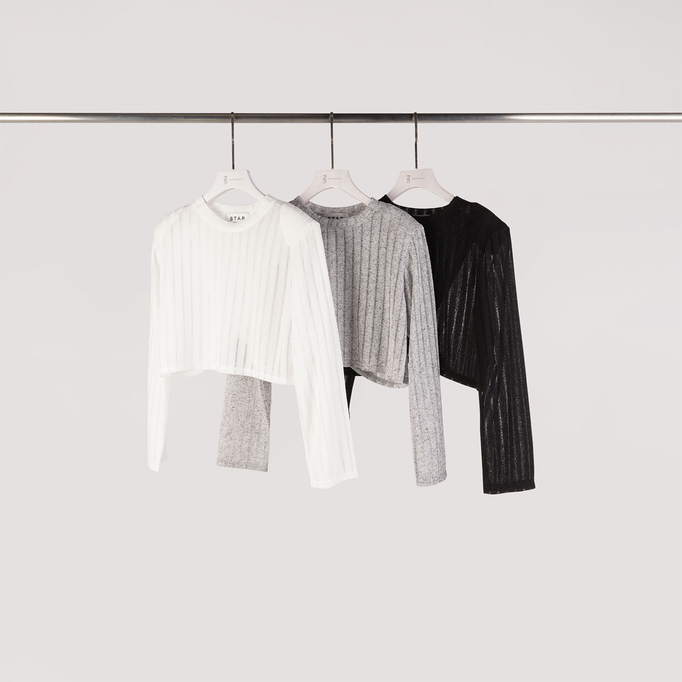 後開衩簍空條紋針織上衣| 3色