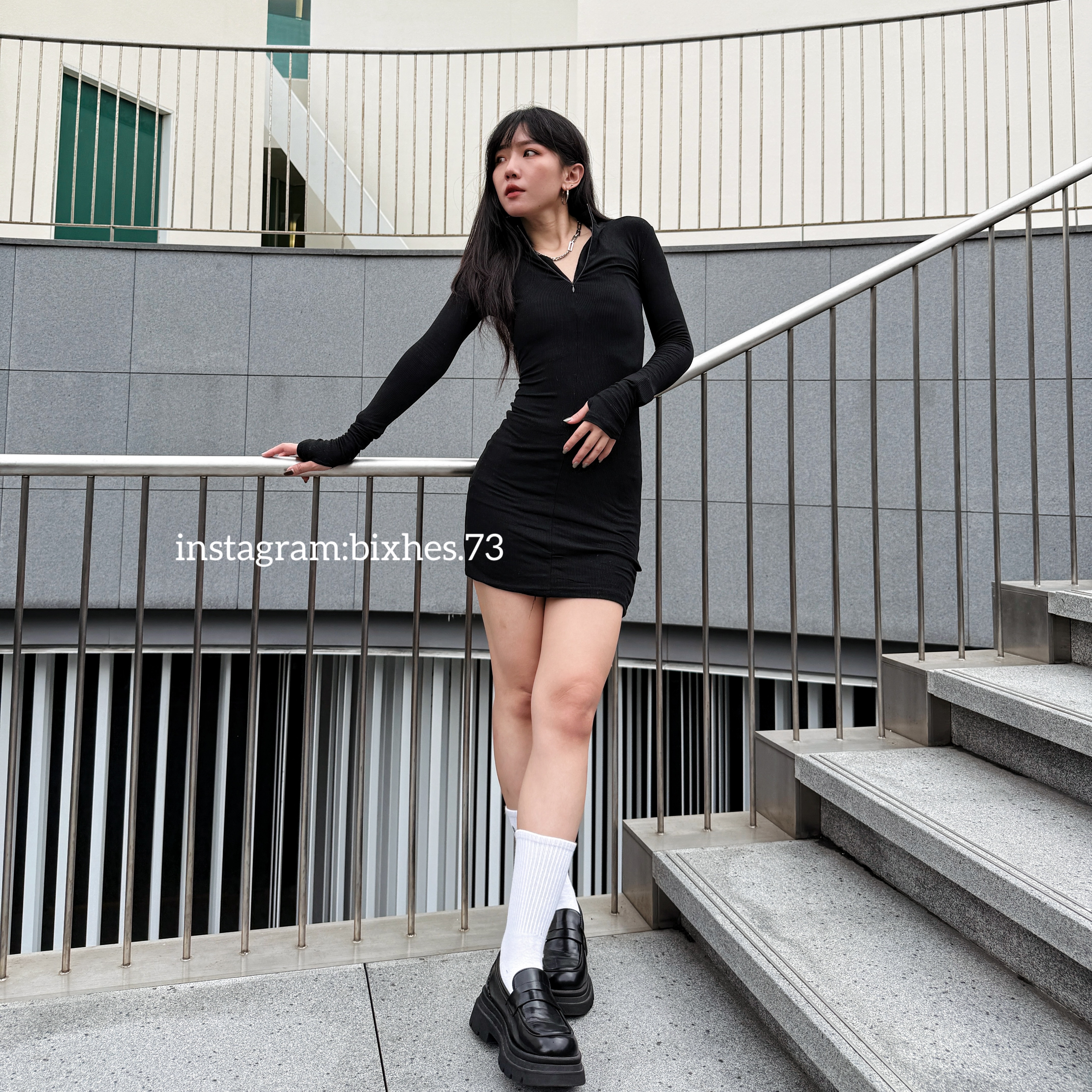 拉鍊中領長袖短洋裝(D00041)