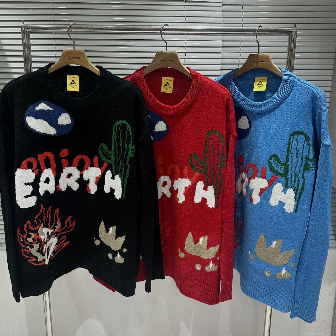 圓領英文字圖案針織衫 BY ATTENTION-302T