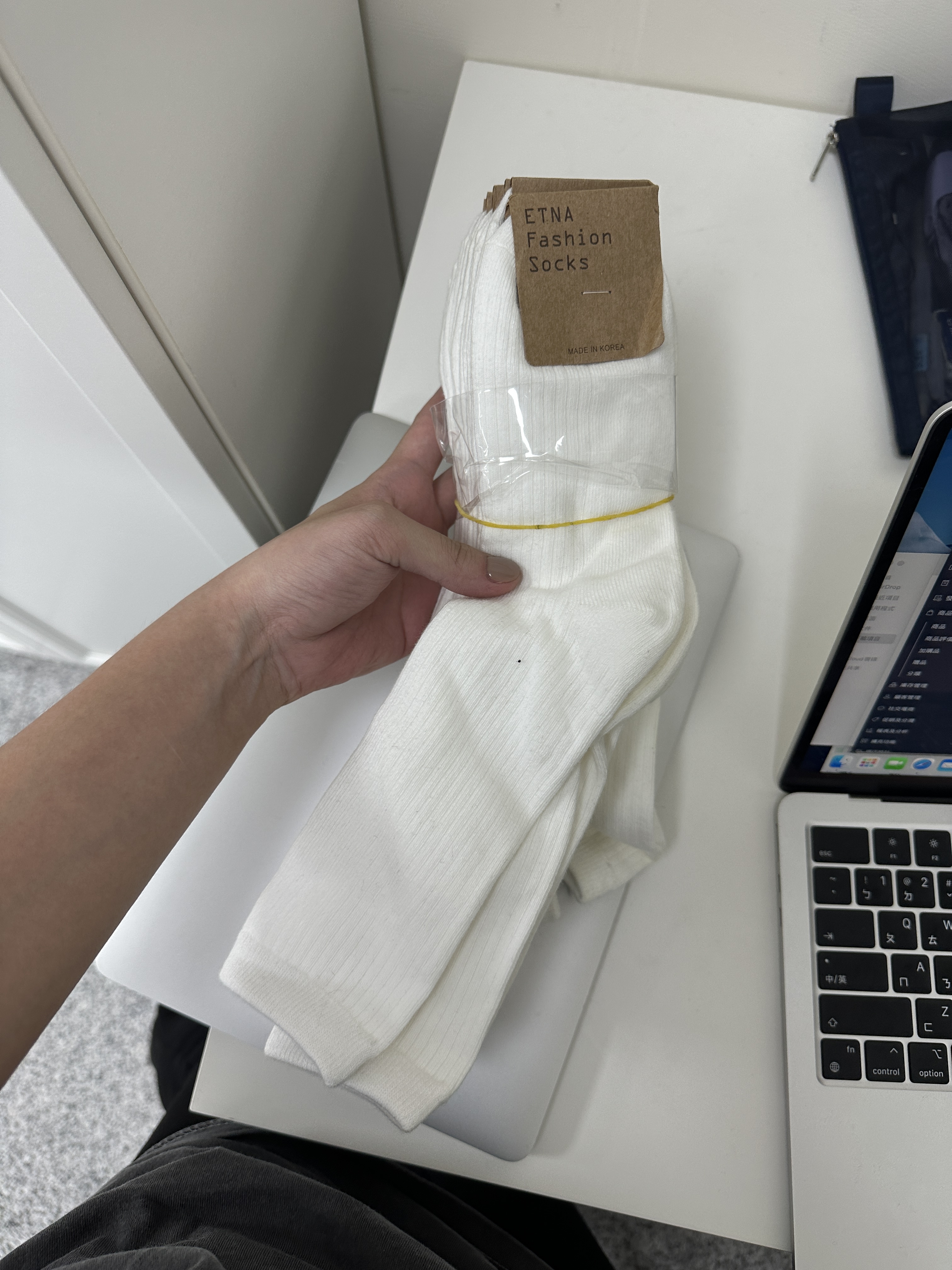 S05 韓製 實色坑條長襪 (白色)