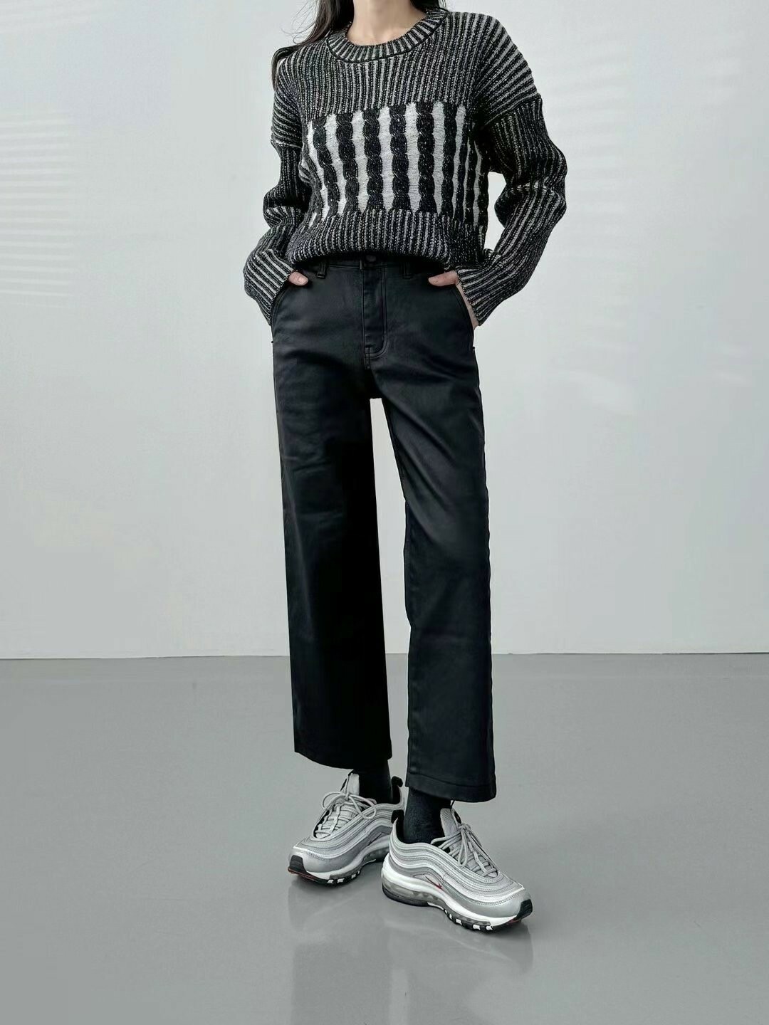 1011塗層黑色直長褲