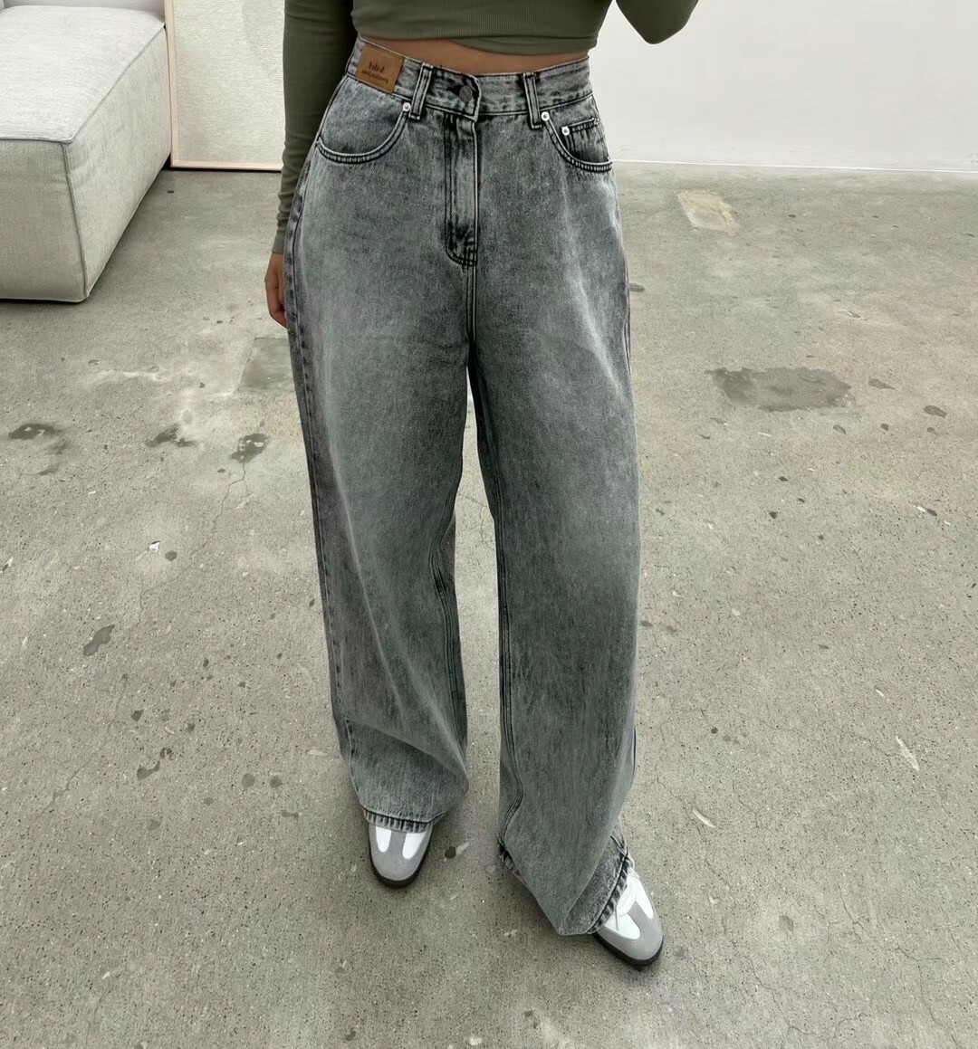 灰白霧牛仔垮褲