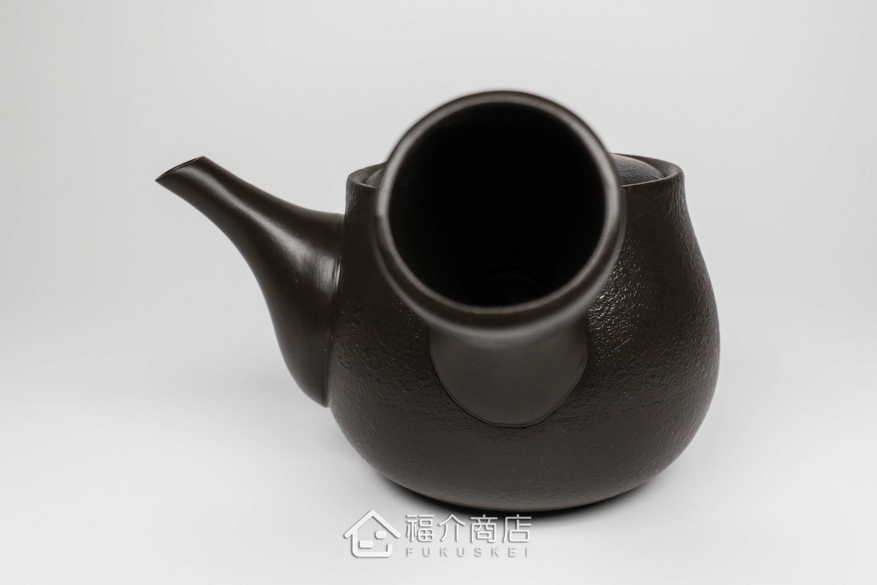 泡茶用的日本陶瓷茶壺