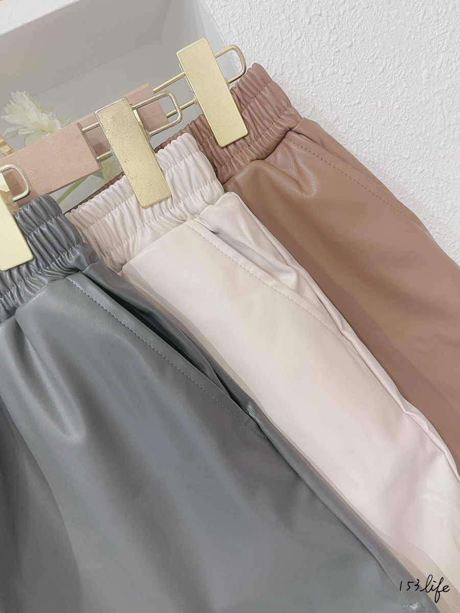 |現貨|鬆緊腰側開衩寬鬆皮短褲(3色)