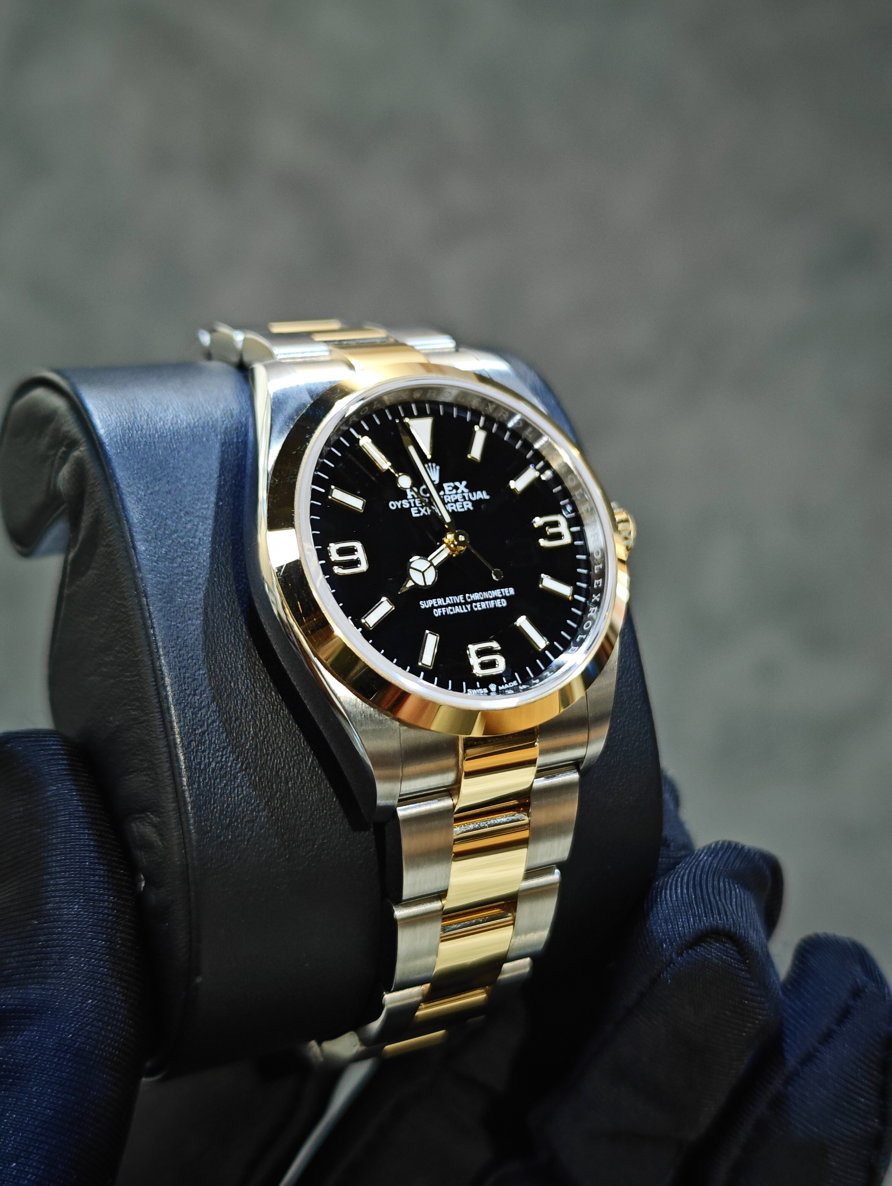 ROLEX 124273 EXPLORER BLACK DIAL GOLD OYSTER 36mm
