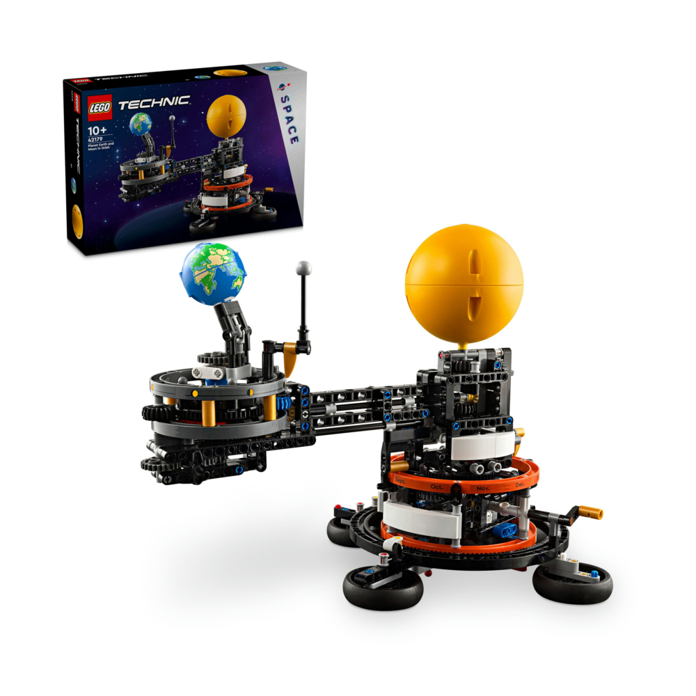 42179 軌道上的地球和月球