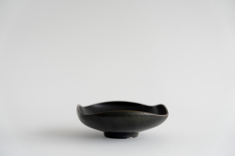 古谷宣幸 - 黑釉四方向附