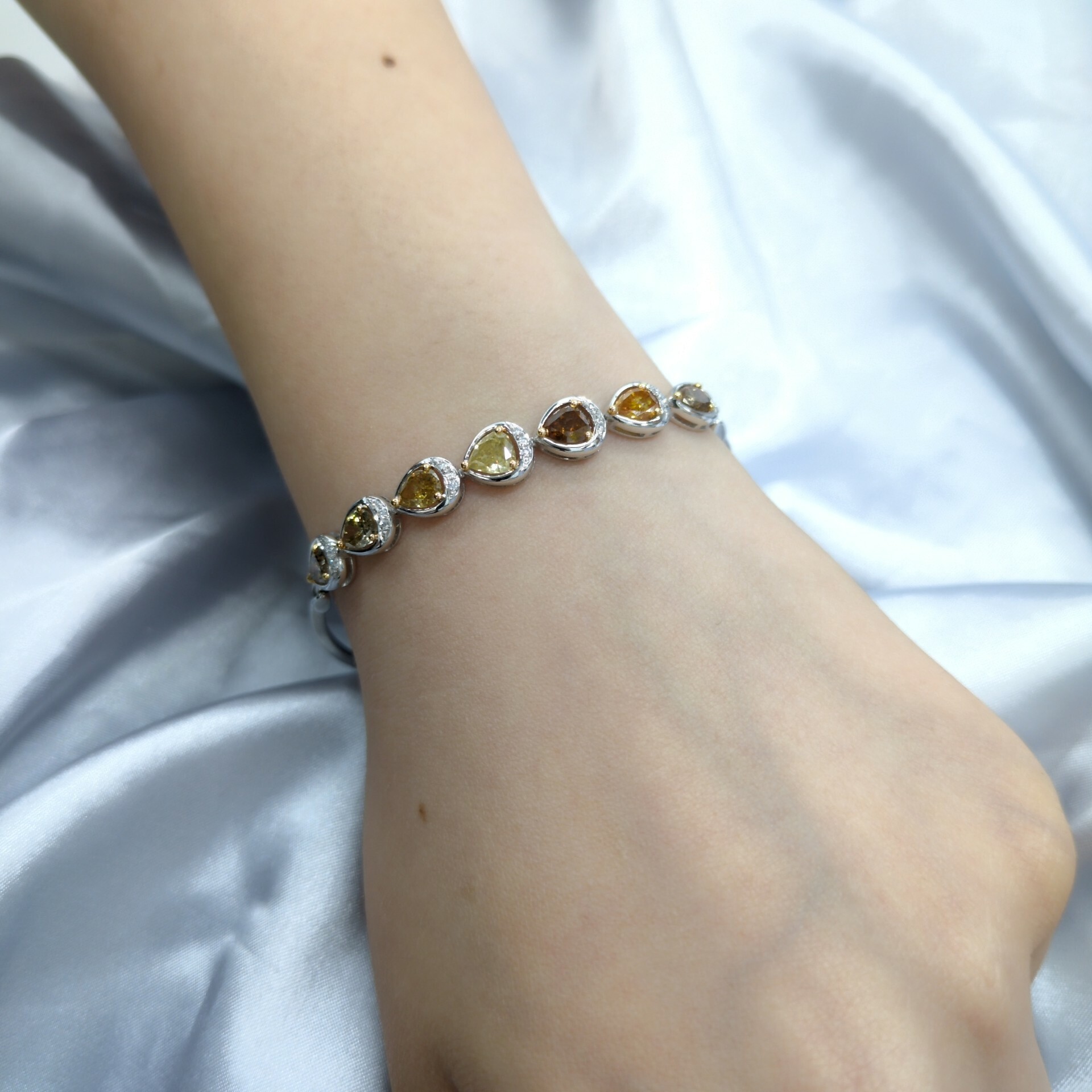 18K Gold 2.54ct Fancy Color Diamond Earrings