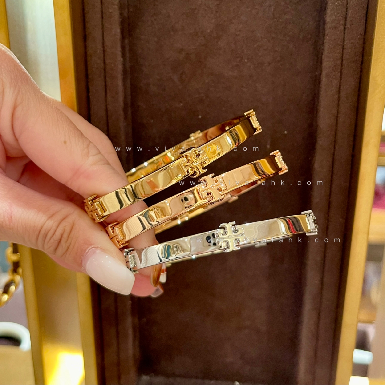 Tory Burch - Classic Logo Hinge Bangle (80249)