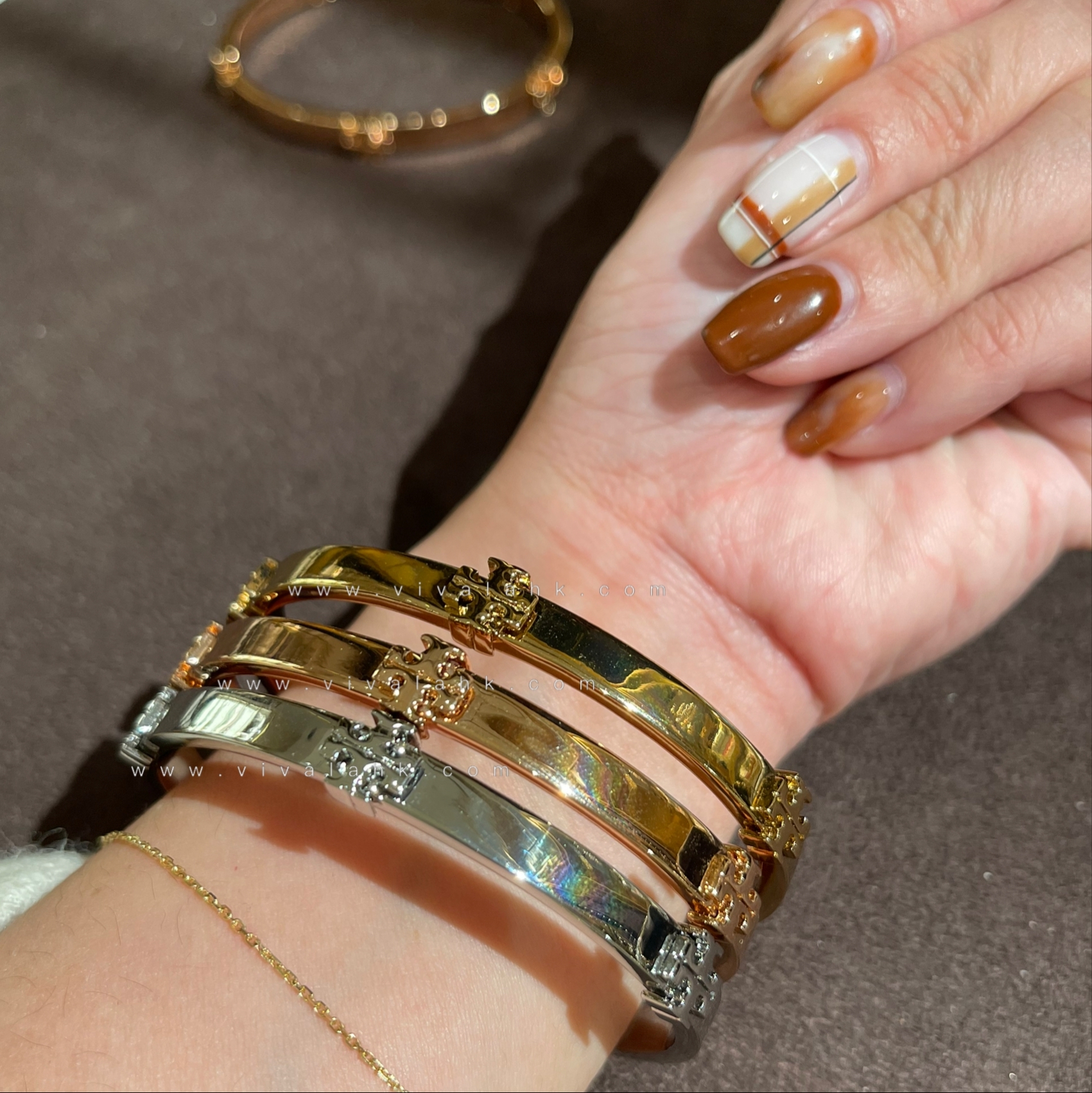 Tory Burch - Classic Logo Hinge Bangle (80249)