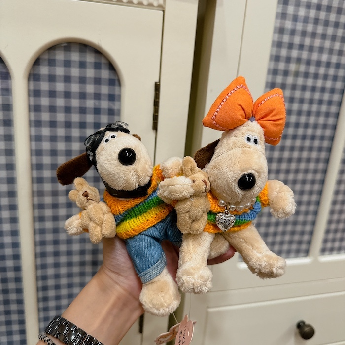 《11023》情侶款彩虹毛衣掌門狗阿高吊飾