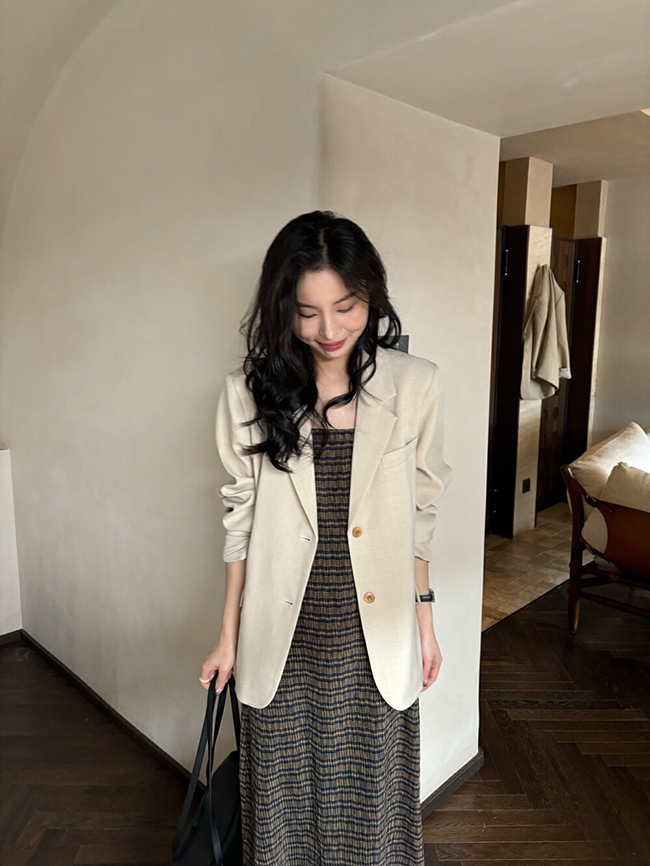 版型超順後鈕扣造型西裝外套-兩色預購