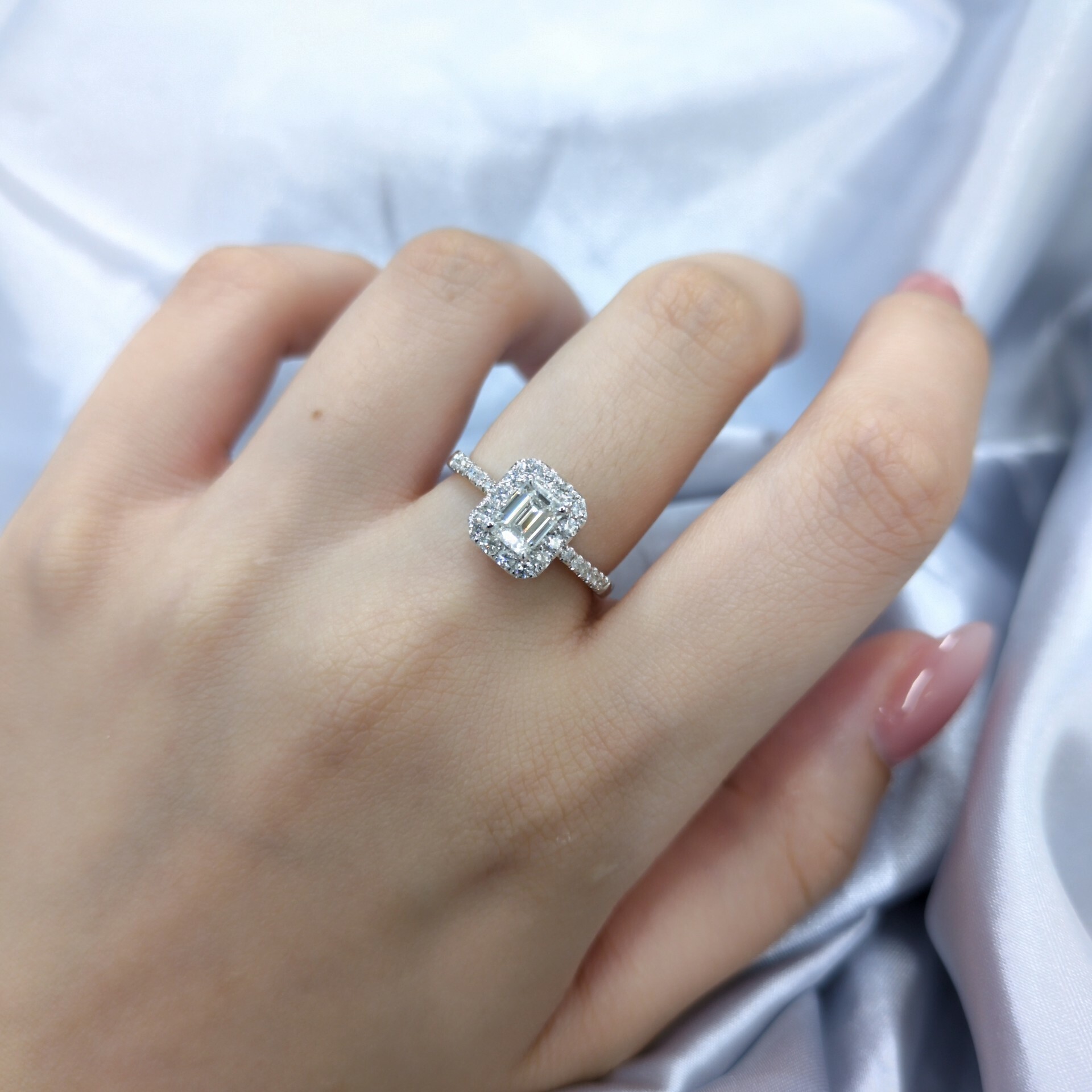 18K White Gold 0.71ct Emerald Cut Diamond Ring