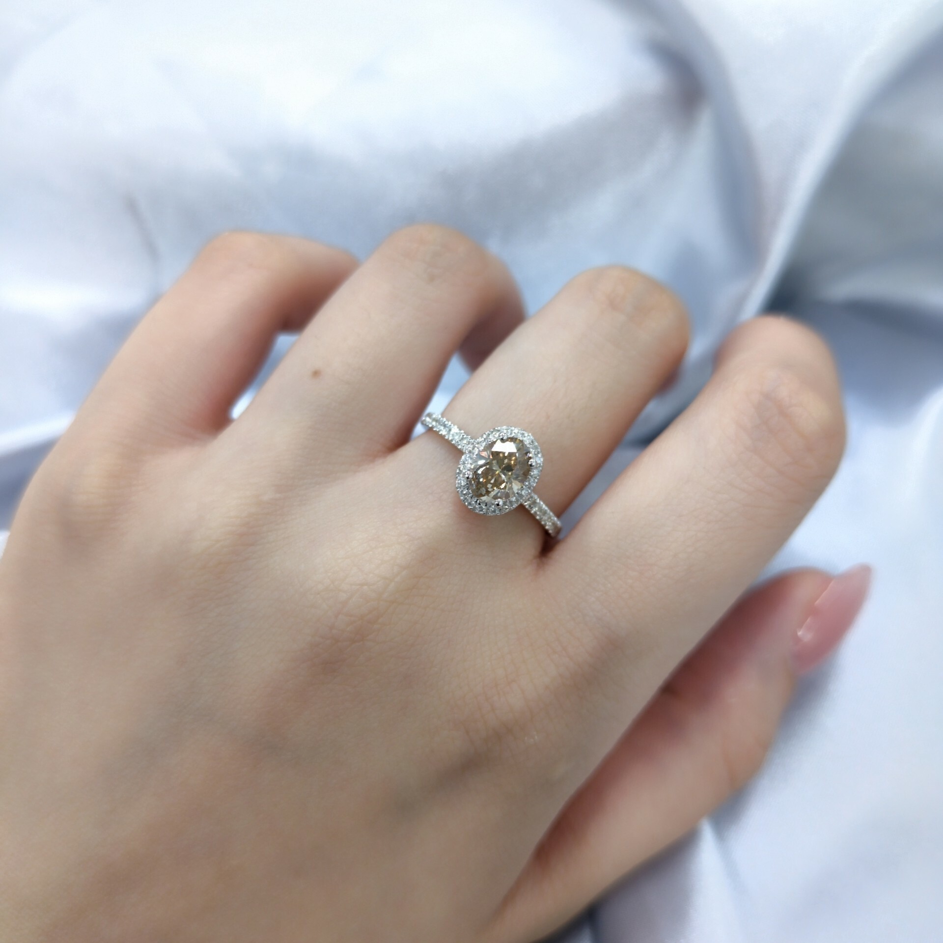 18K White Gold 0.88ct Fancy Champagne Oval Cut Diamond Ring