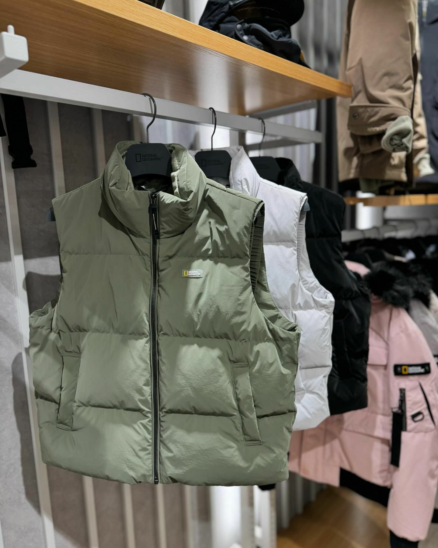 【代購】NATIONAL GEOGRAPHIC 國家地理 Glaris 短版 高領 背心 外套 N244WDV030