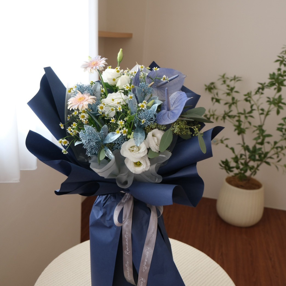 鮮花 / 質感藍色鮮花花束