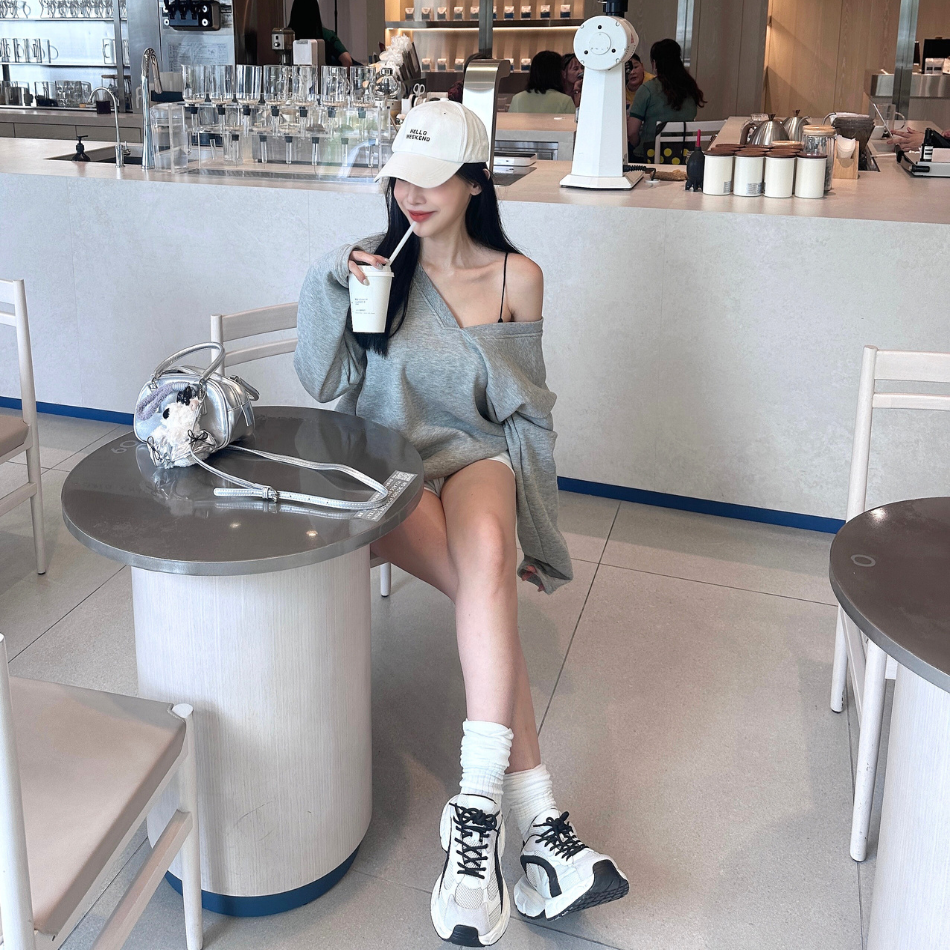 【DOMISS自訂】INS博主穿搭大V領棉質大學T 衛衣 寬鬆長袖上衣-3色(現貨)