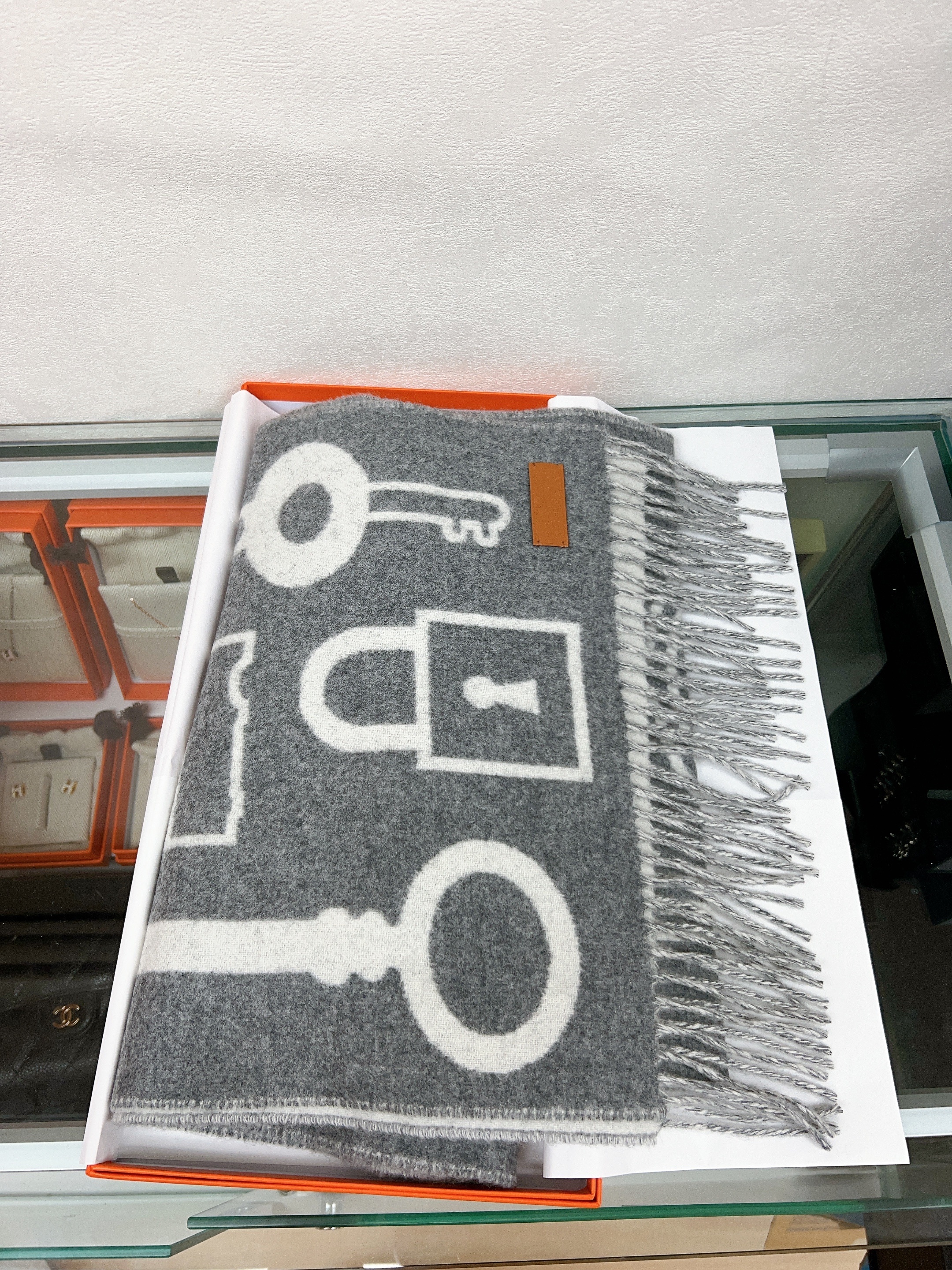 *Unused* Hermes scarf/ muffler Casaque Porte-Clefs (grey)