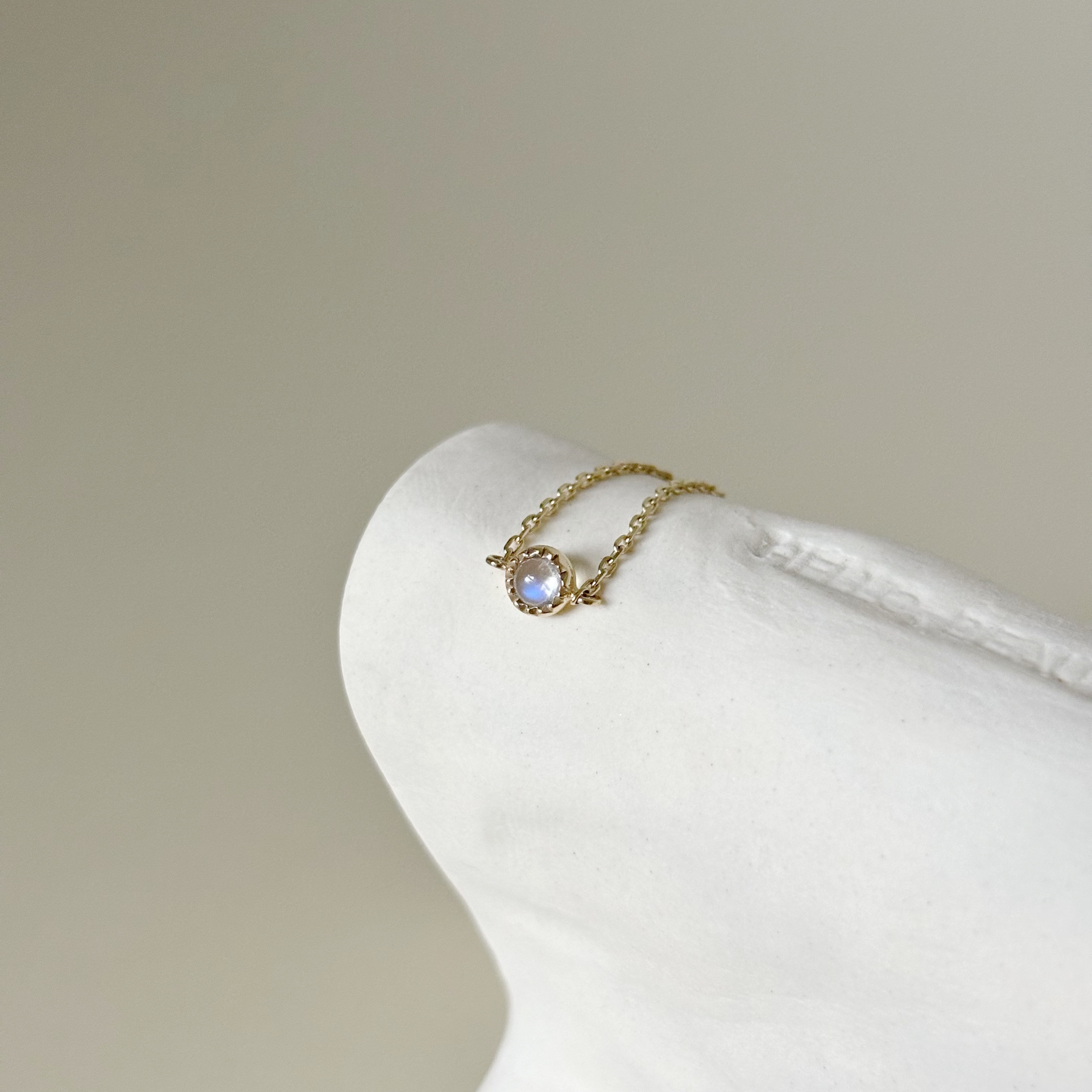 14K Aurora蛋糕小圓月光石鍊戒