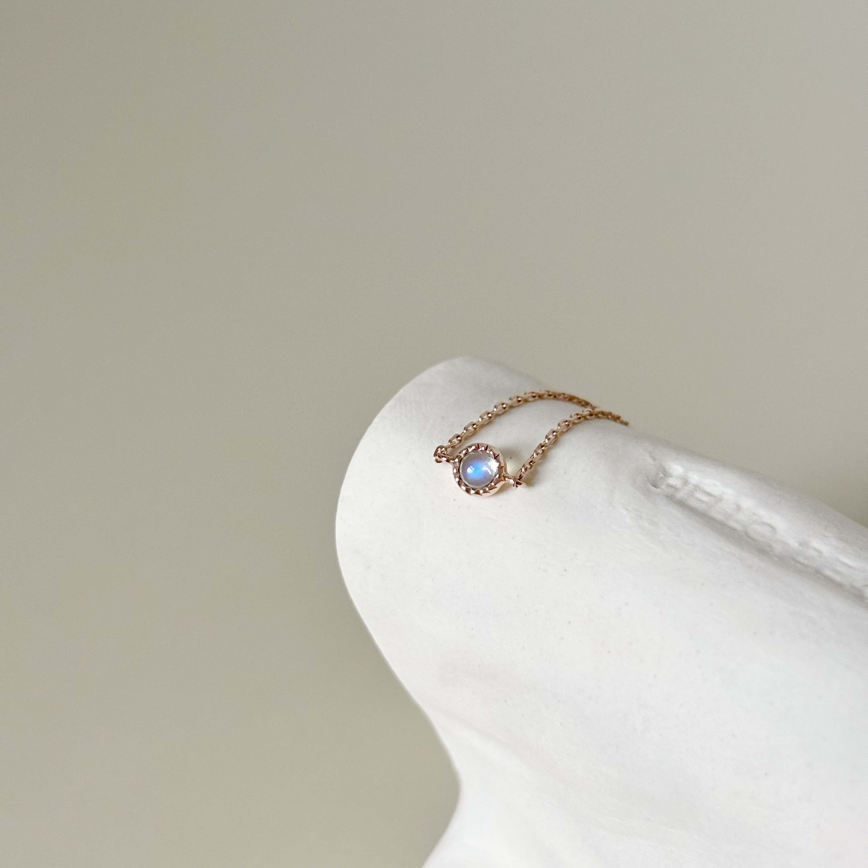 14K Aurora蛋糕小圓月光石鍊戒