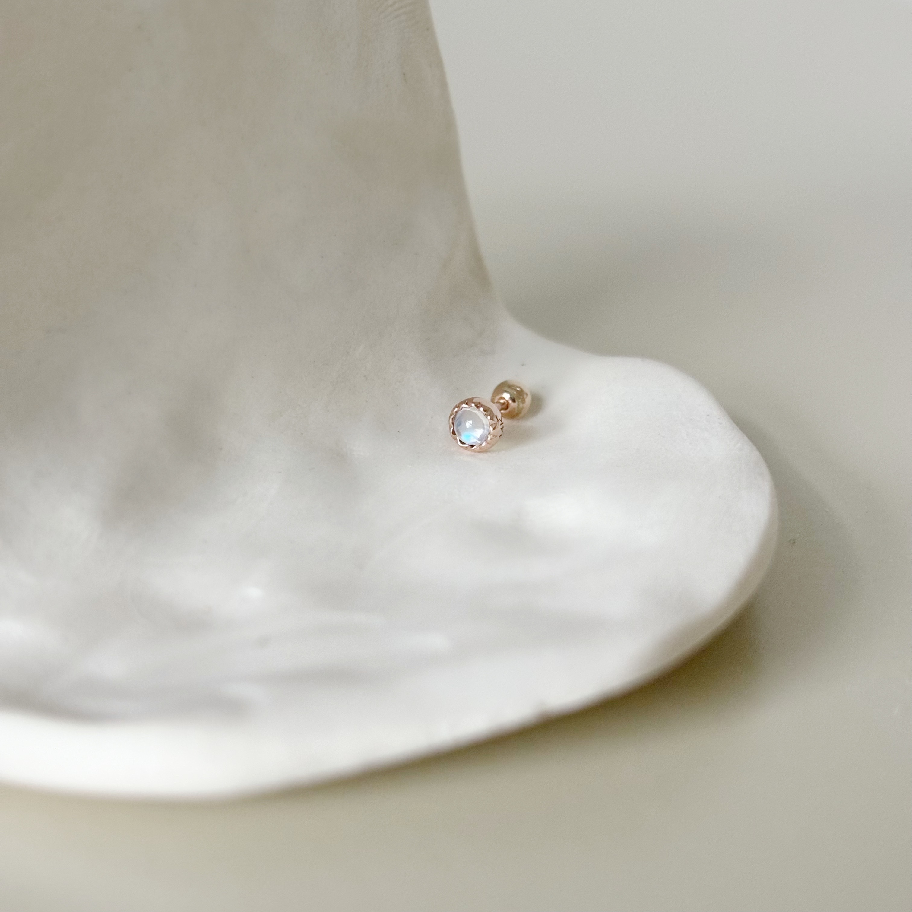 14K Aurora蛋糕小圓月光石轉珠耳環