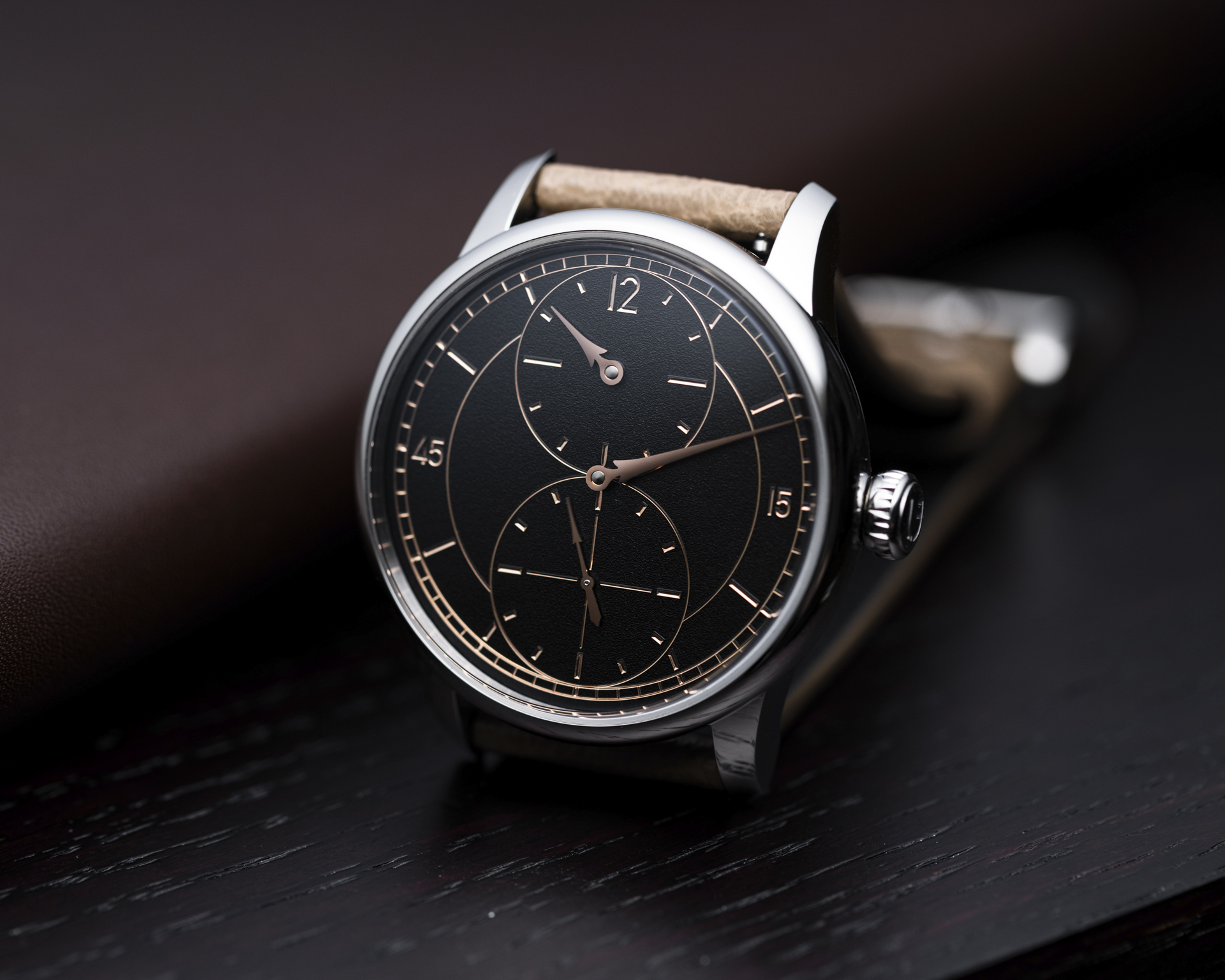 Noirmont Métiers d'art Collection 藝術大師系列|Le Régulateur Gravé Noir-三針一線黑色雕刻面盤腕錶