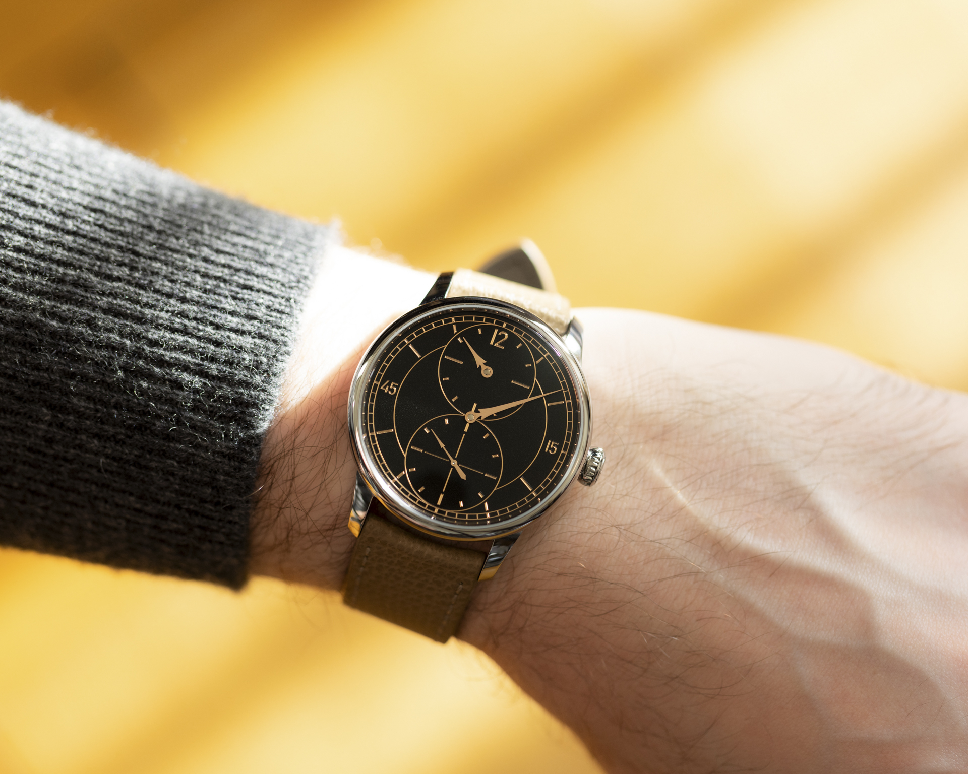 Noirmont Métiers d'art Collection 藝術大師系列｜Le Régulateur Gravé Noir-三針一線黑色雕刻面盤腕錶