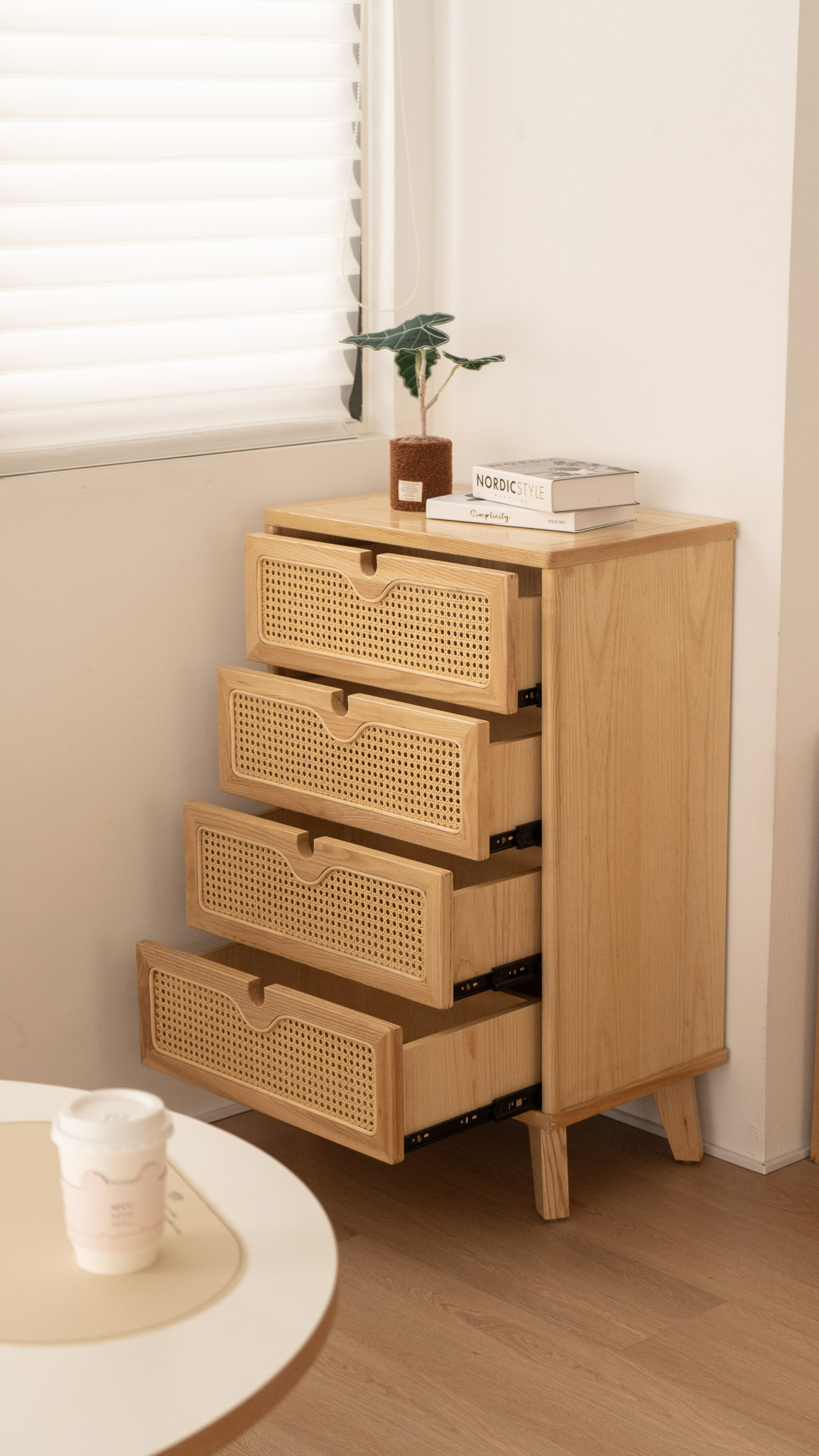 實木藤編四層抽屜櫃
