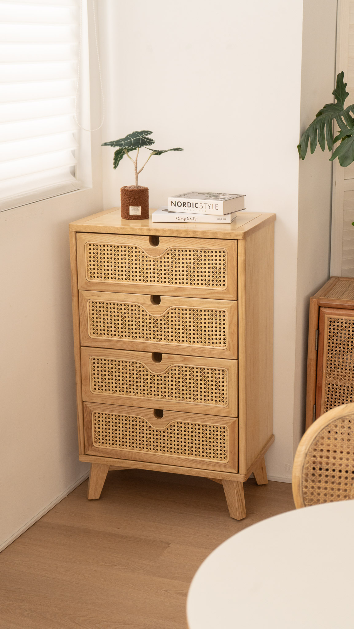 實木藤編四層抽屜櫃
