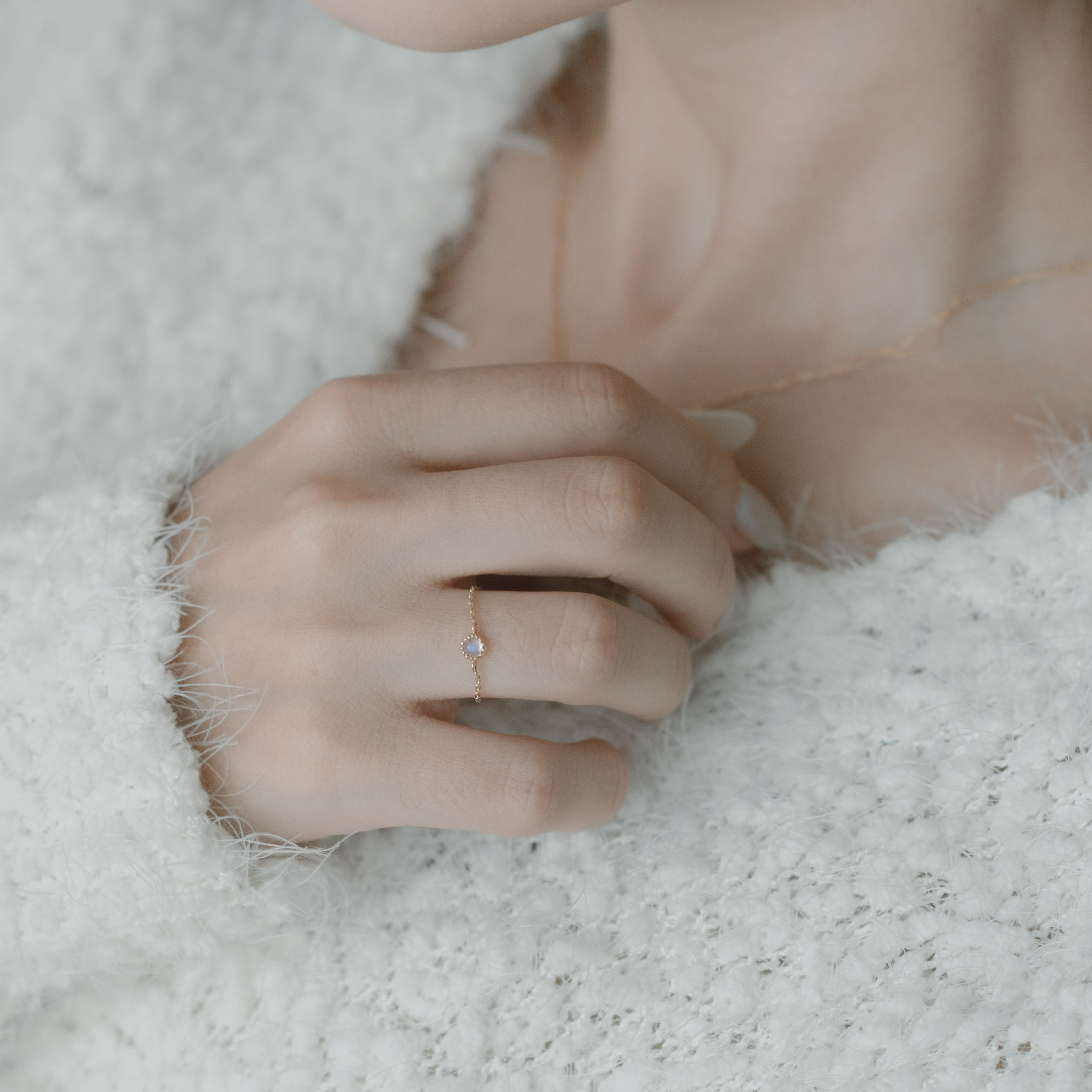 14K Aurora蛋糕小圓月光石鍊戒