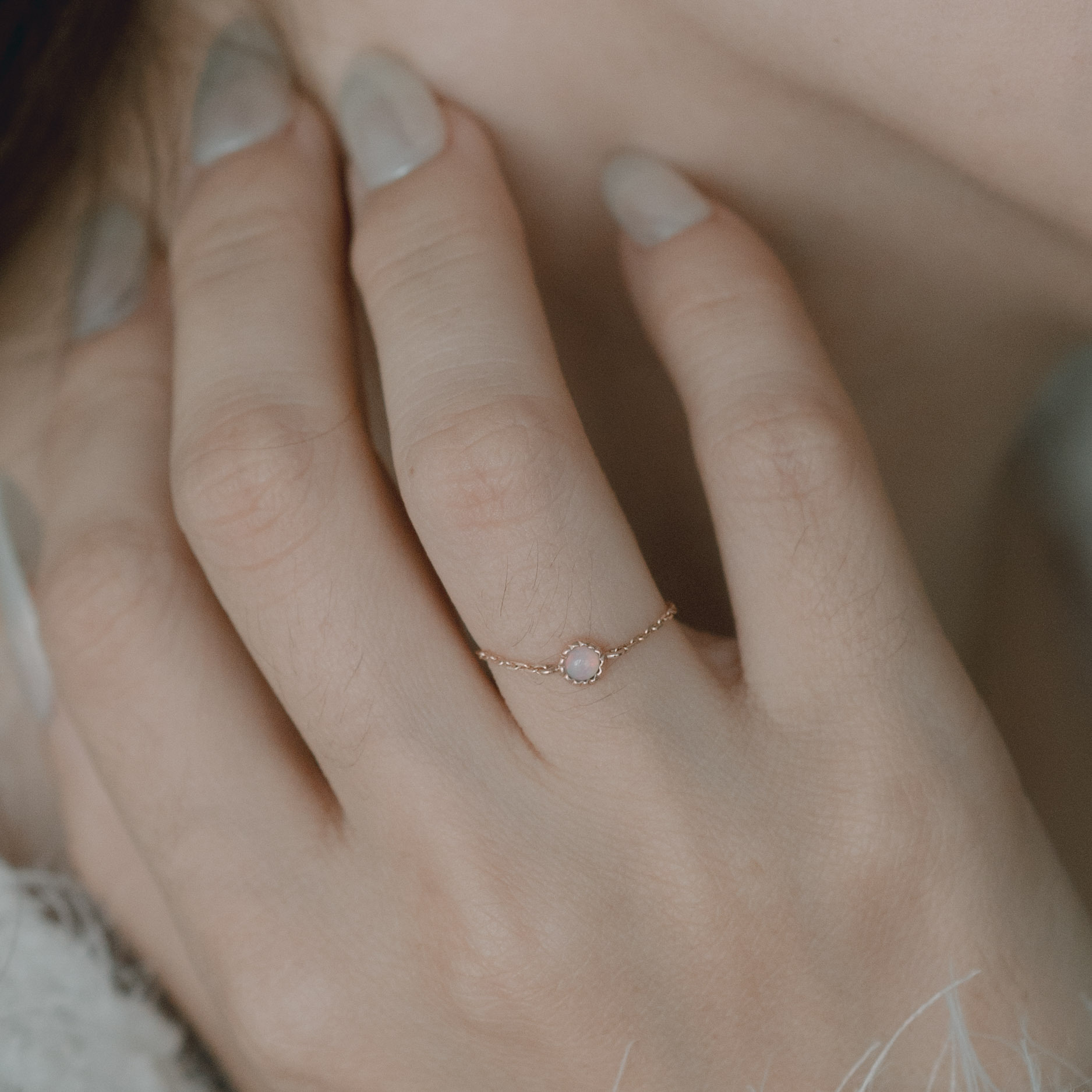 14K Aurora蛋糕小圓歐泊石鍊戒