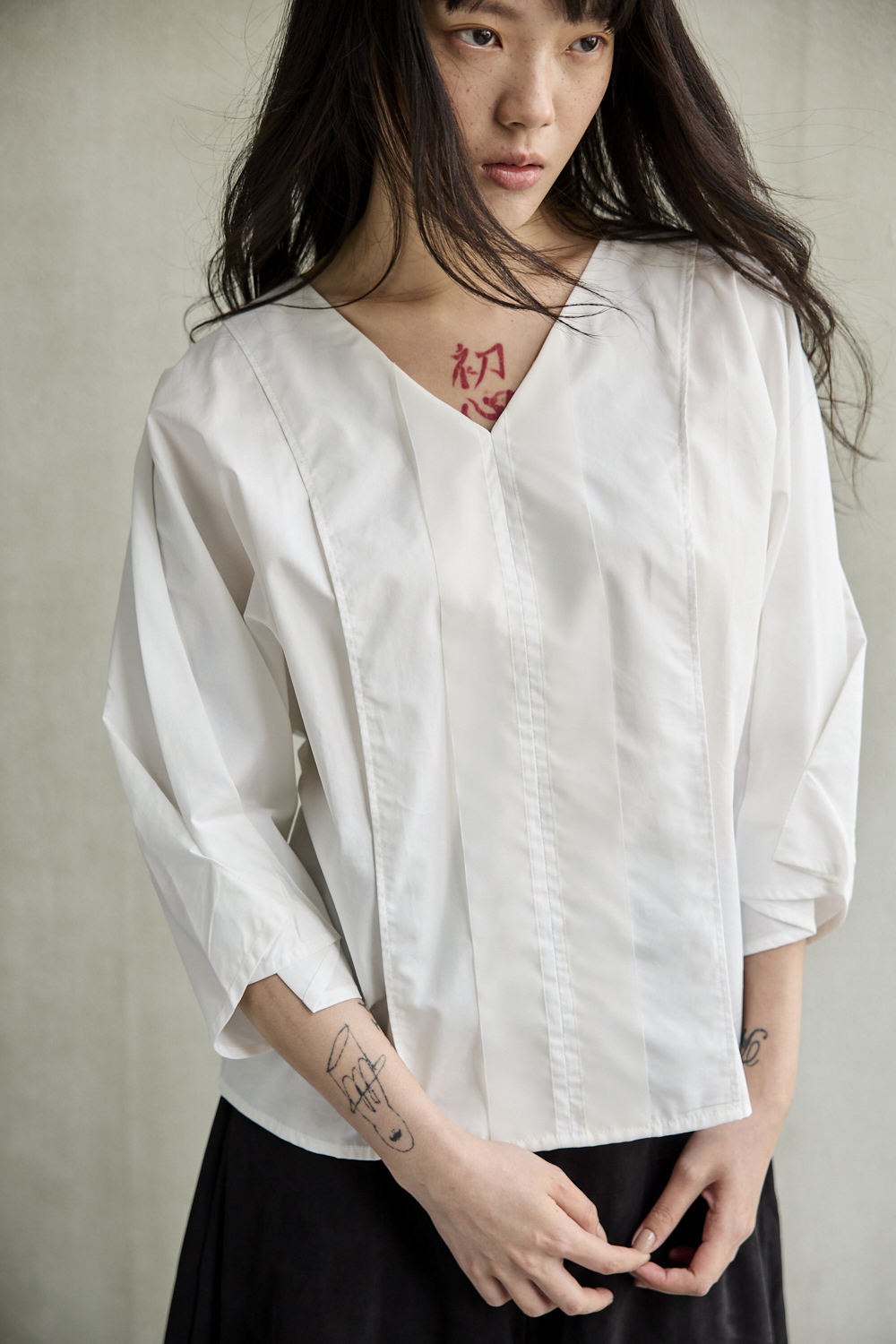 V領織帶拼接設計上衣