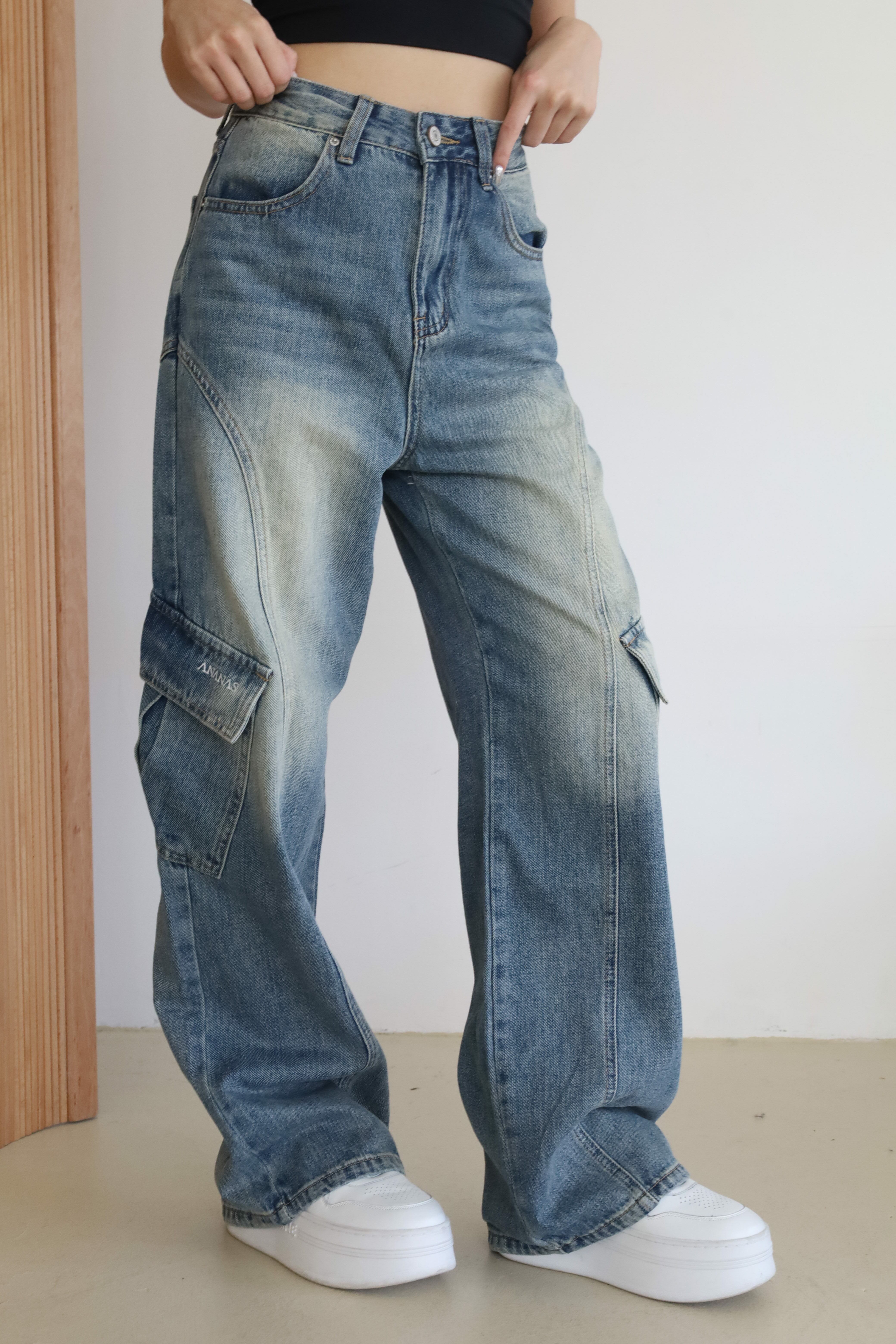 [ Ananas設計款✨] 刺繡斜口袋工裝風牛仔寬褲