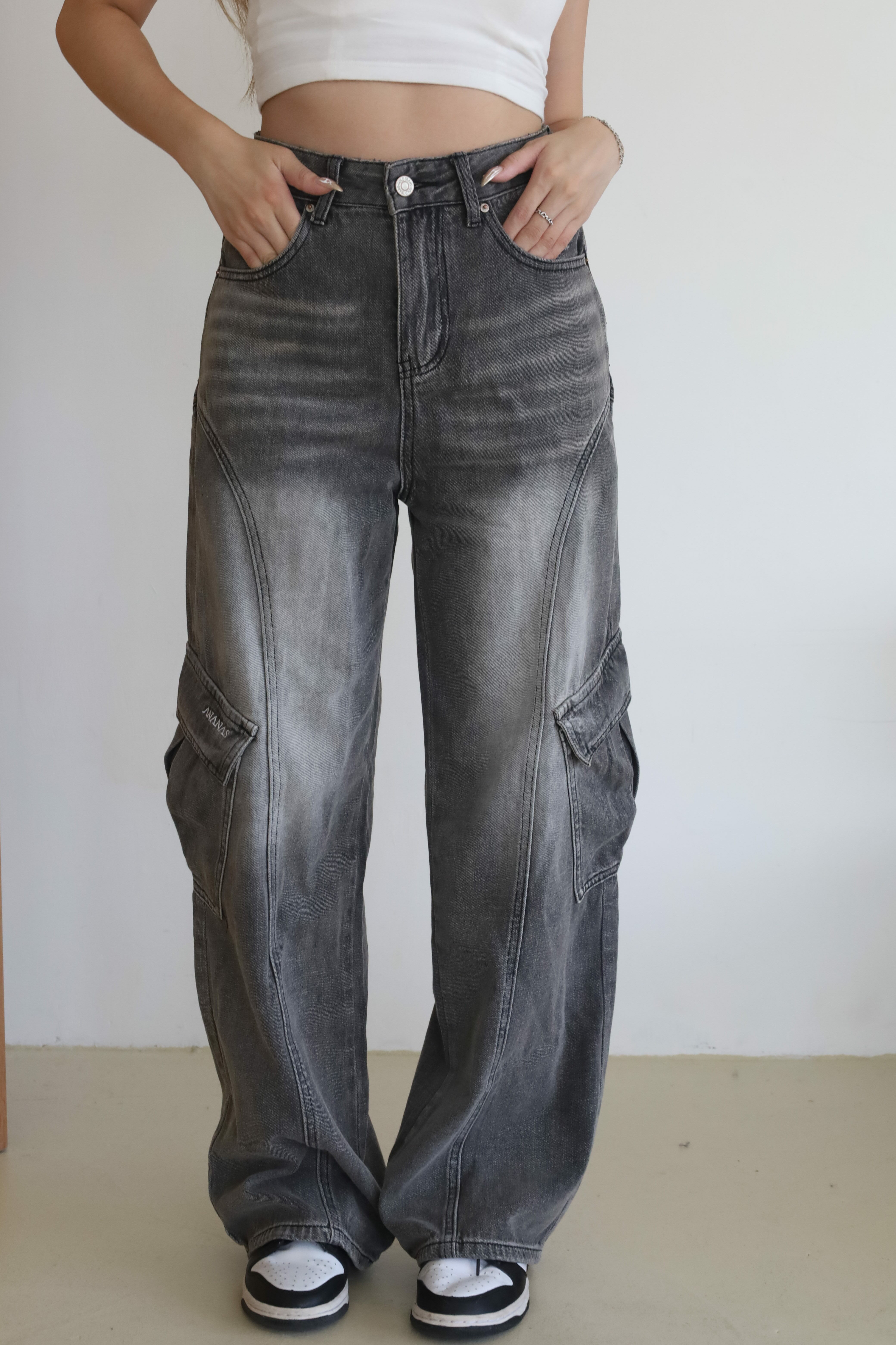 [ Ananas設計款✨] 刺繡斜口袋工裝風牛仔寬褲