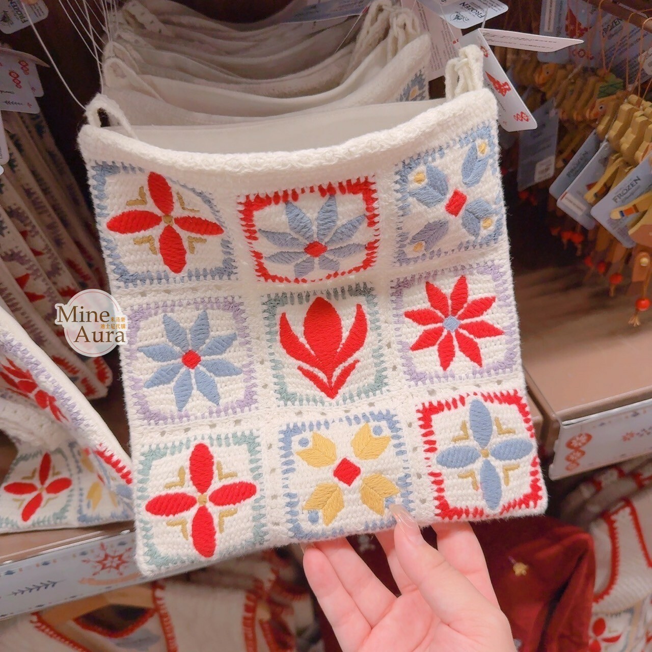 World of Frozen 限定 冰雪奇緣 Frozen 9格 圖騰 斜背 小包 -香港迪士尼樂園