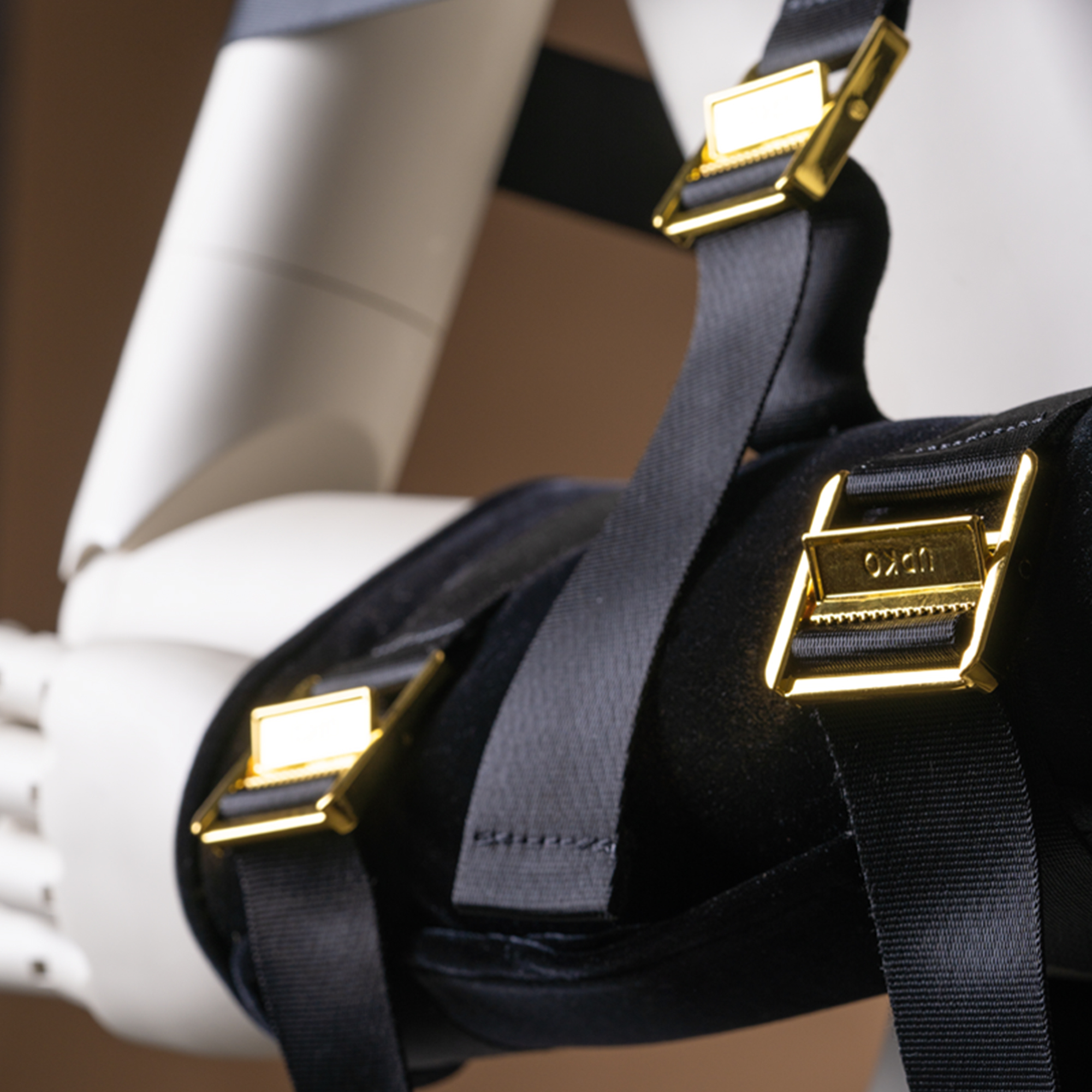 義大利 UPKO 簡易後手縛套裝