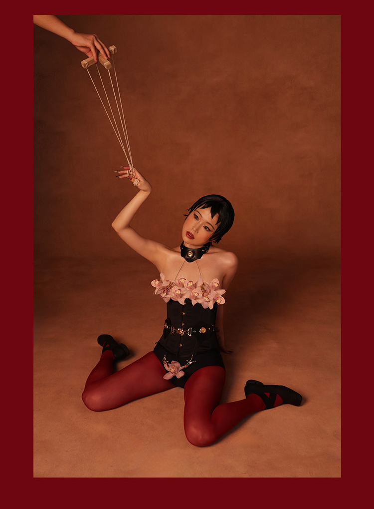 UPKO,義大利 UPKO,UPKO 提線木偶系列,調教時尚,調教,調教扮演,BDSM,SM,親密關係,格雷,角色扮演,捆綁,禮物,繩縛,束縛,綁帶,口球,手拍,頸圈,項圈,牽引鏈,手銬,腳銬,馬鞭